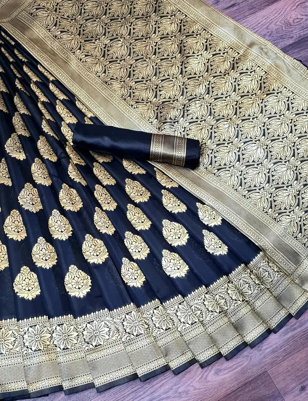 Indian New Trendy Designer Soft Banarasi Silk with Weaving Heavy Pallu and Same Weaving Border Blouse Saree for Women Wear