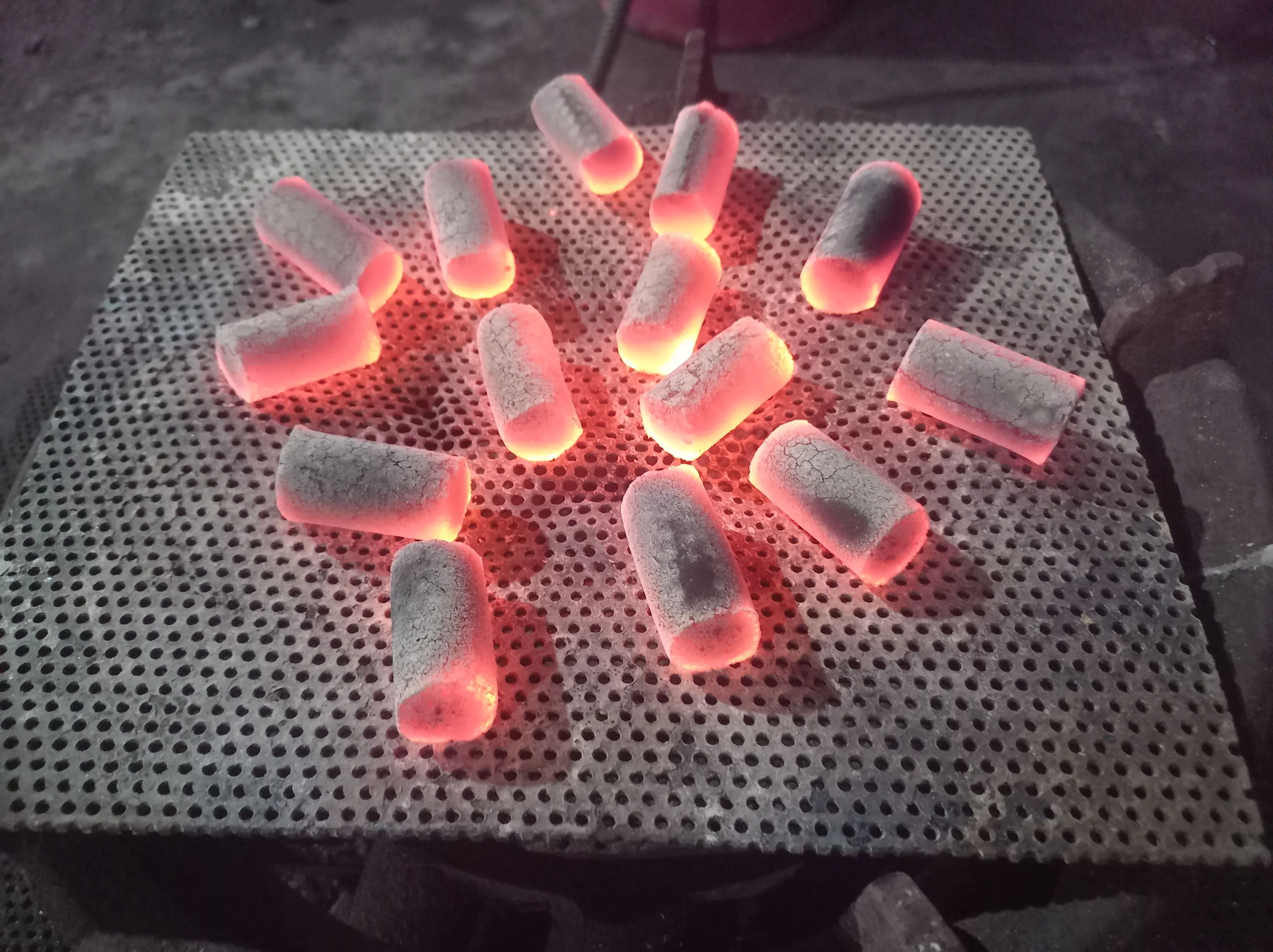 HIGH QUALITY BEST PRICE From Indonesia Low Ash Coconut Shell Charcoal Shisha