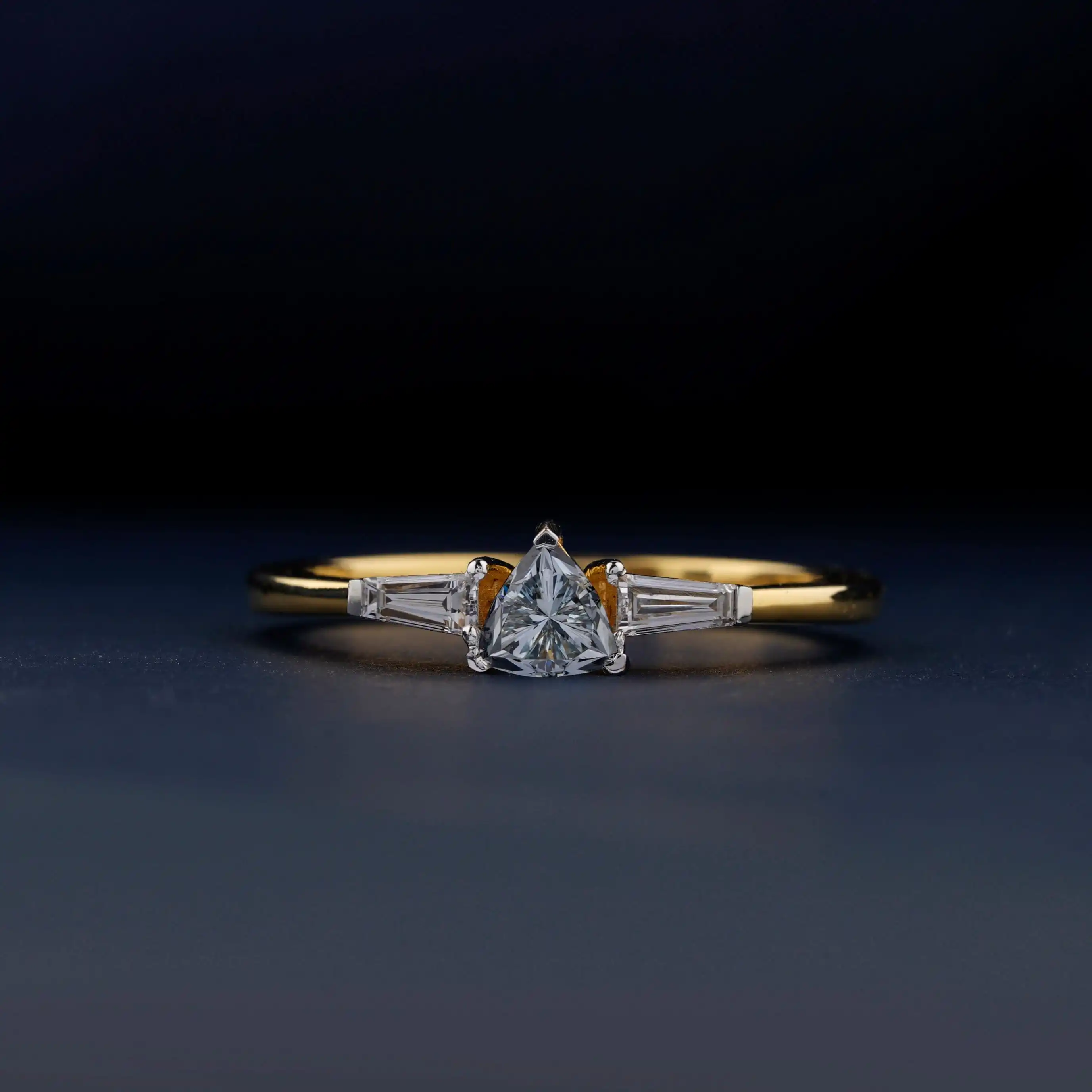 Luxury Designer 1.40ctw Light Blue Trillion Moissanite Diamond Solitaire Ring With 14k White Gold Three Stone Diamond Wedding