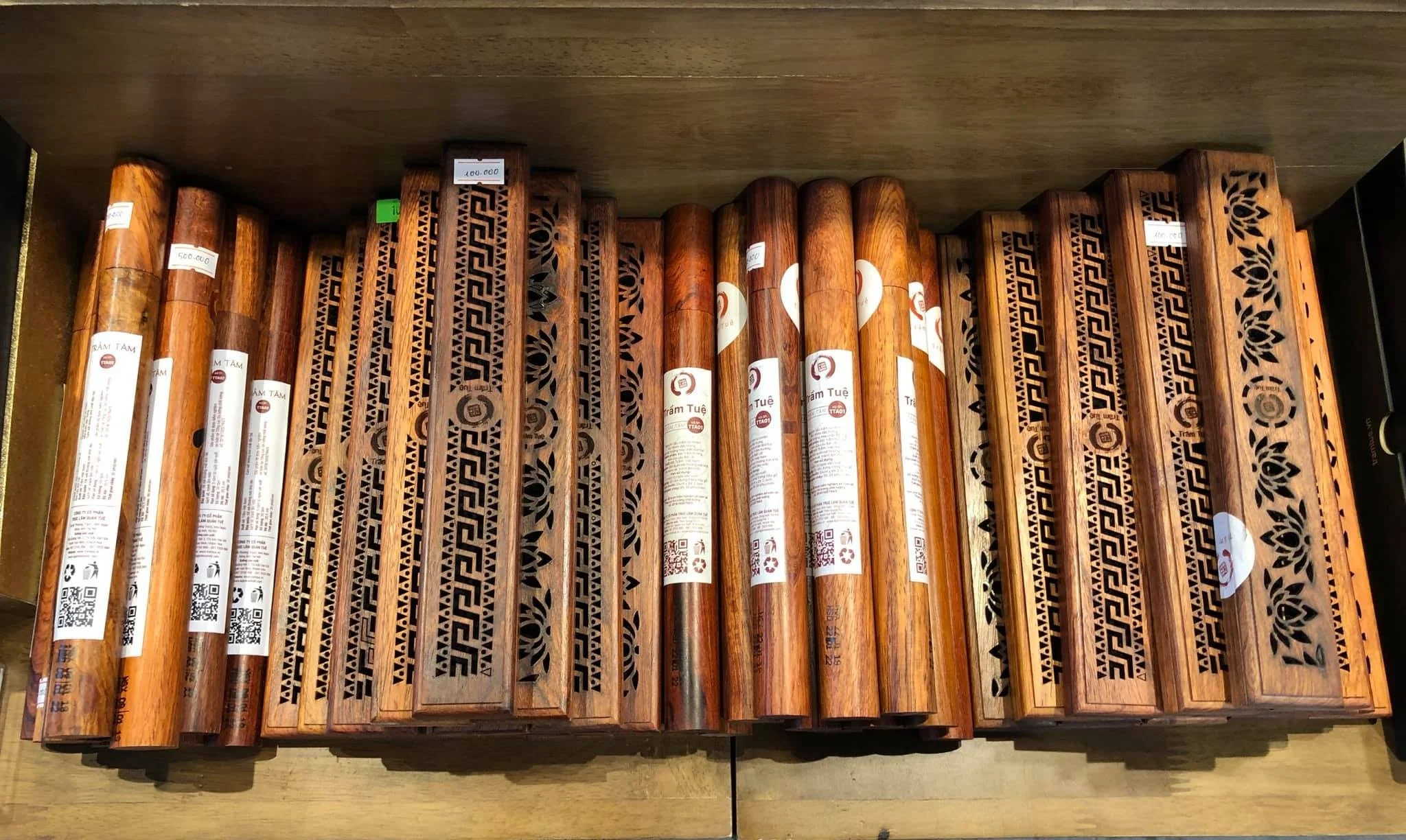 Vietnamese Agarwood Aloeswood Bakhoor Oud Incense Stick with Burner Strong Sweet Fragrant Warmer Relax Gift Set Diffuser