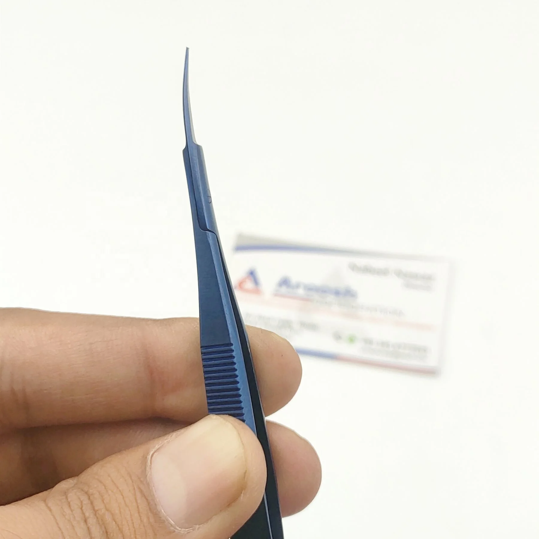 4.5 Inch Grade Stainless Steel Plasma Blue Spring Action Snips Curved Tip Eyebrow Scissors with Sharp Blade for Thread Cutting