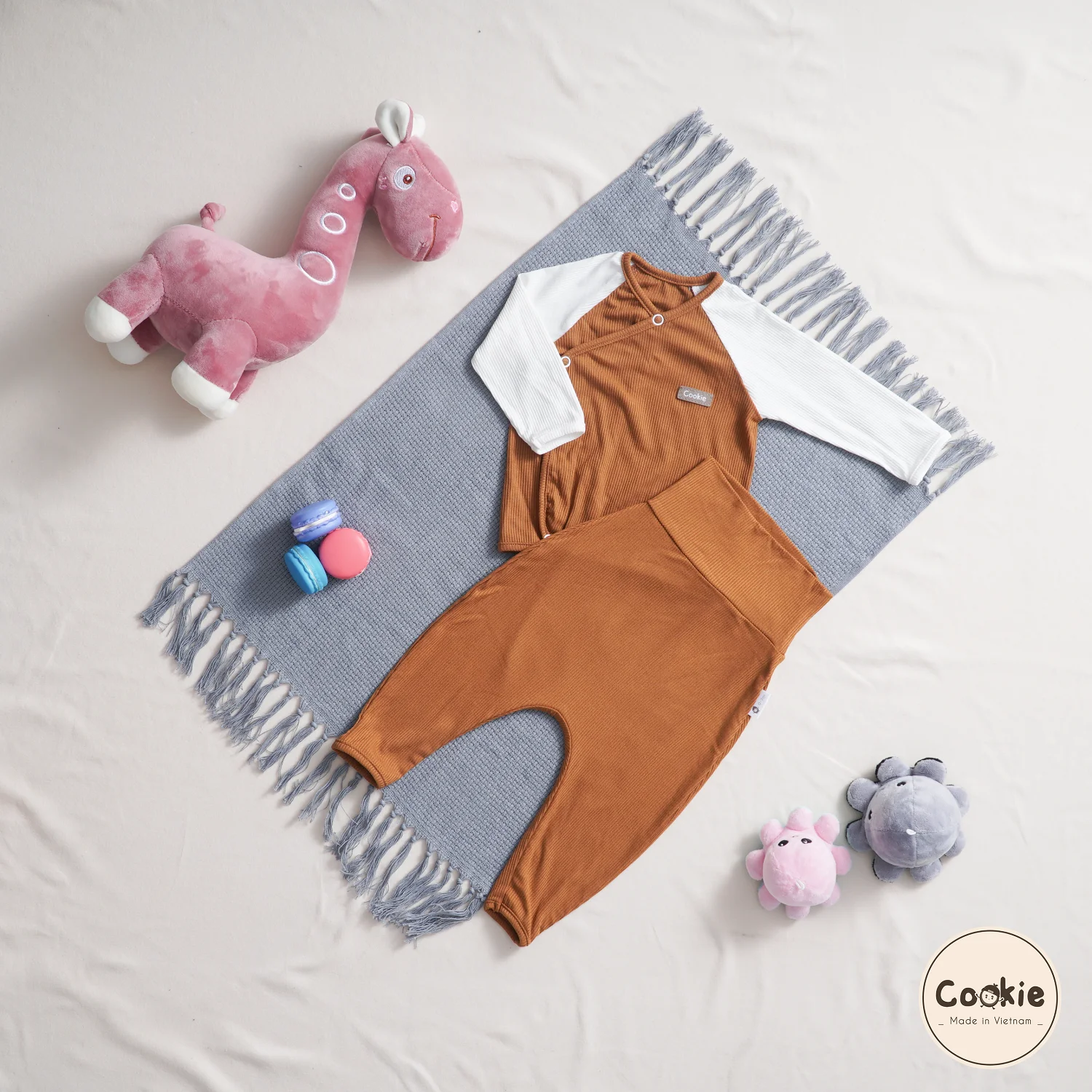 Air-cool Knitwear fabric Vietnam High Quality Newborn Unisex Set with a seamless side cross front top & high-waistband pants
