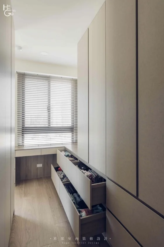 Particle board wardrobe for girls