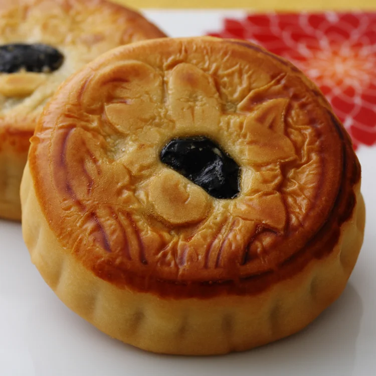 Japanese Chinese snacks food sweet cookies delicious black bean  mooncake in gift packaging box mooncake