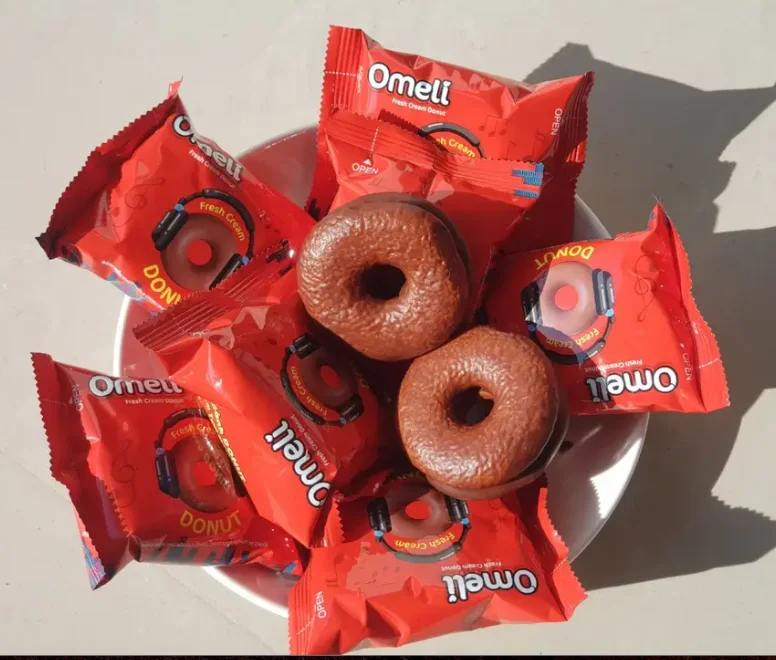 Omeli Brand Premium Quality New 150g Special Donut Banana Fresh Cream Flavour Tasty Delicious Chocopie Biscuits Cookies