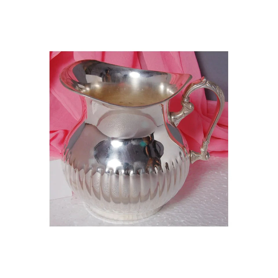 Luxury Style Popular Silver Plated Jug Kitchen Accessories Handmade Tabletop Pitchers For Dining Table