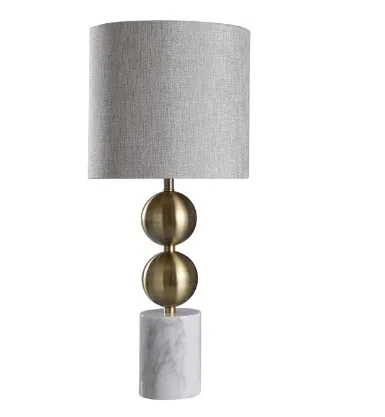 Настольная лампа с двумя металлическими шариками