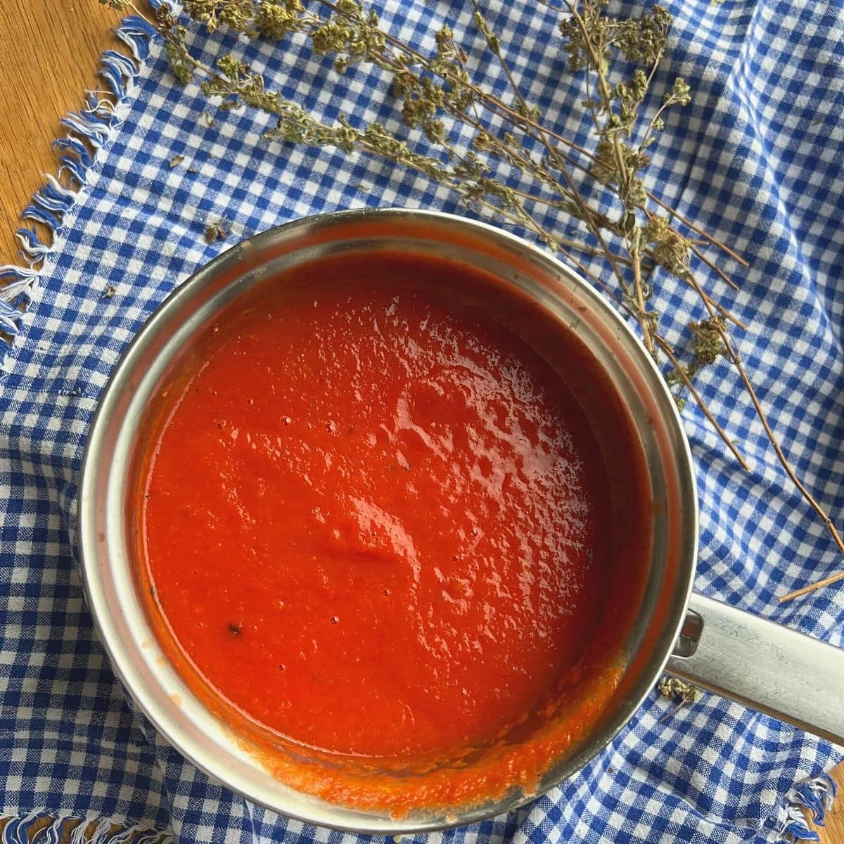 canned tin tomato paste 70g 210g 400g 800g 2200g in different size without additive