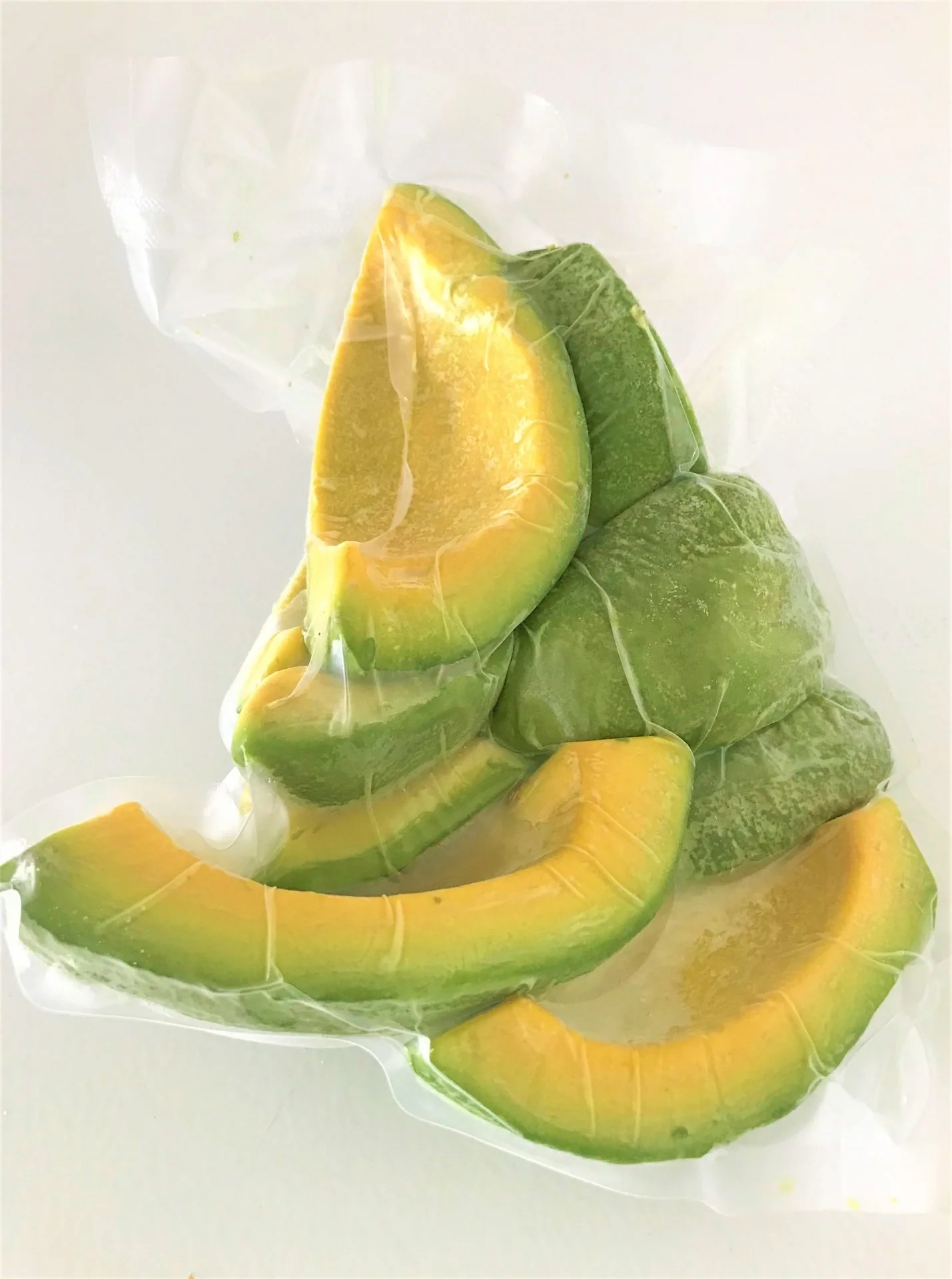 IQF Frozen fruits with 100% premium grade for wholesale tropical fruit frozen Vietnam avocado sale 2022