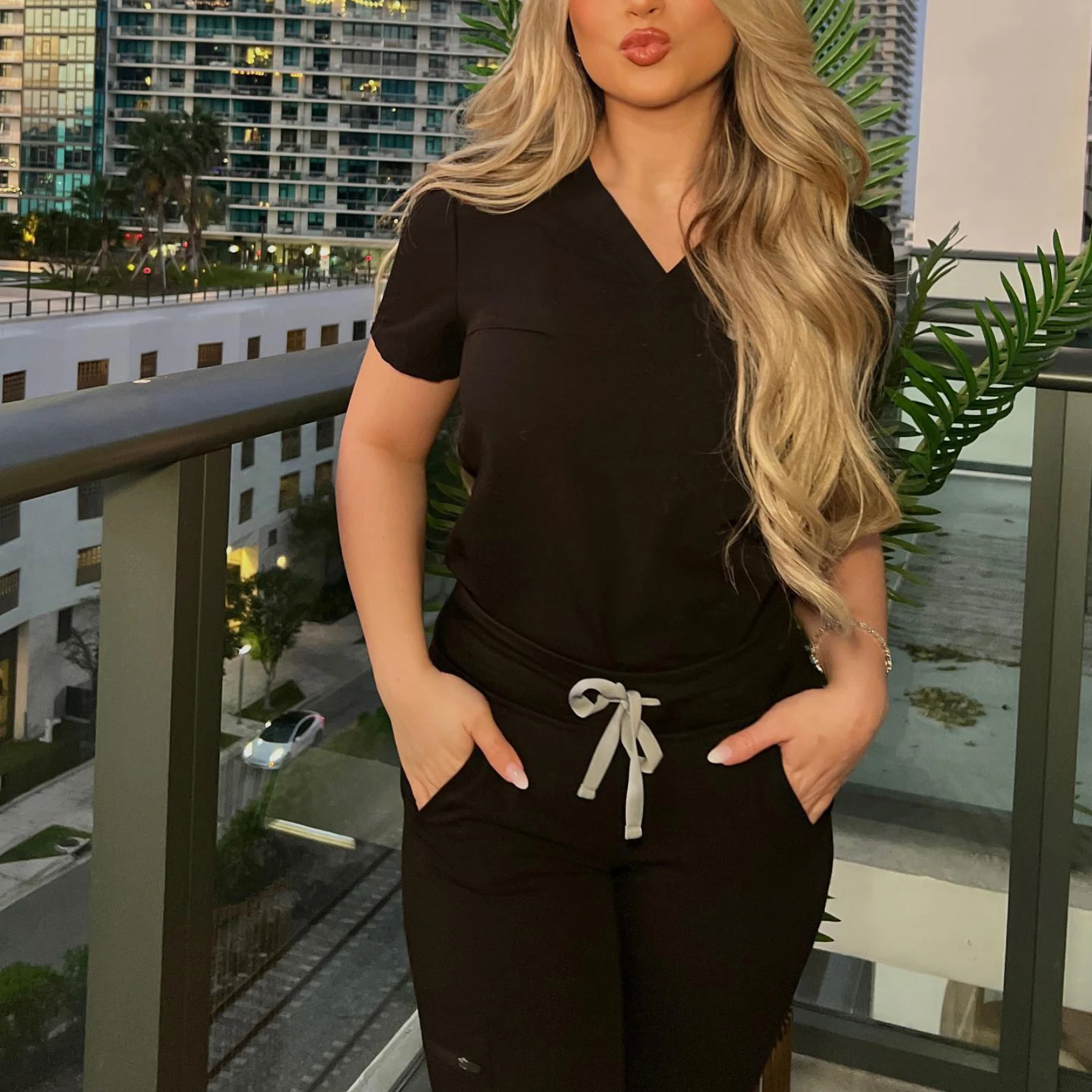 yuhongHot Sell Stylish Stretch Womens Scrub Nursing Black Set Hospital Uniforms Medical Nurse Scrubs Jogger Sets Uniform On Sale