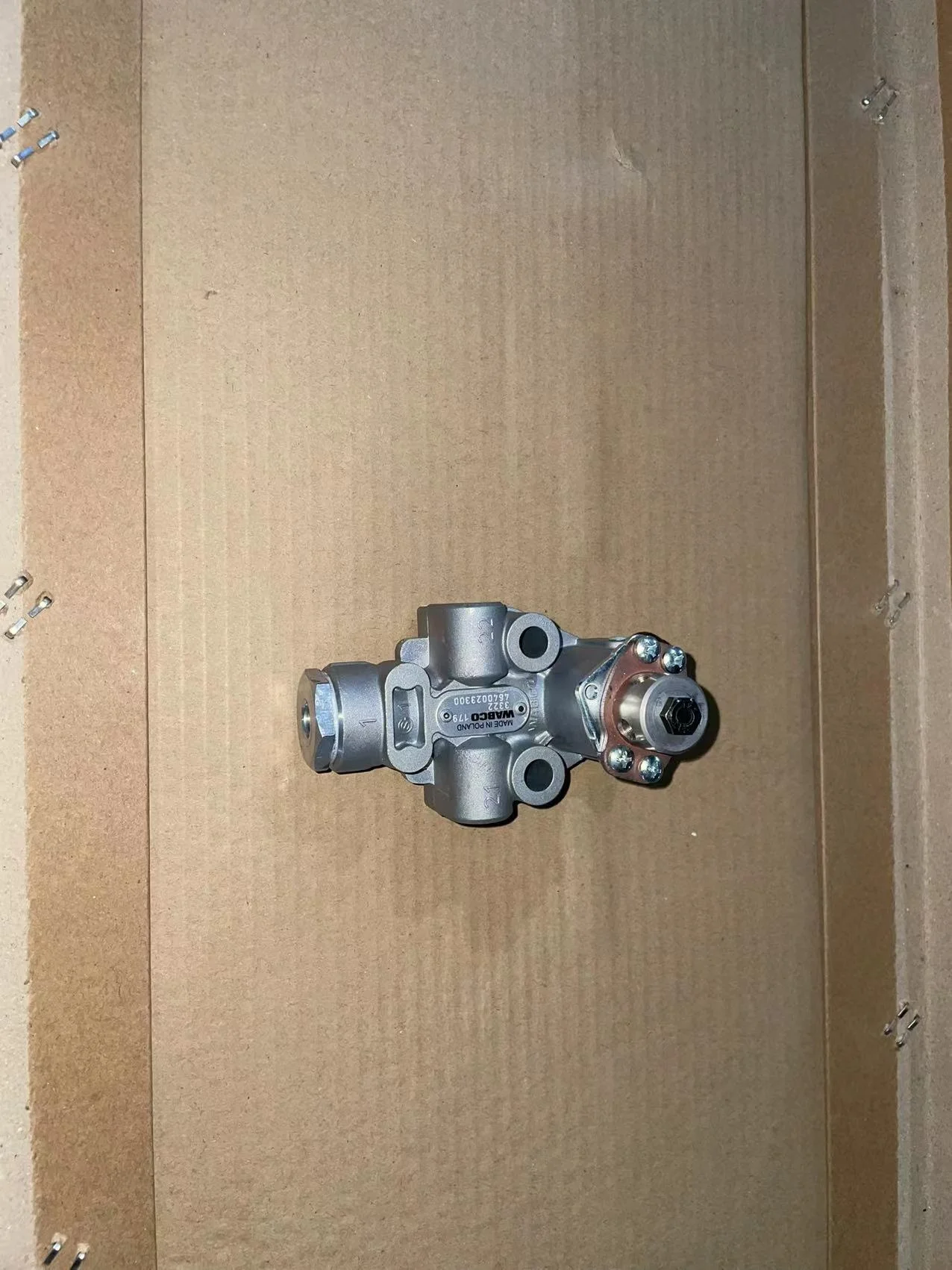 Original wabco 4640023300 4640023330 4640023340 Leveling Valve KAMAZ 5490 54901 6580 V-OLVO S-CANIA DAF European truck Parts