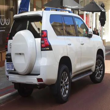 Для продажи подержанных автомобилей Toyota Land Cruiser Prado четвертого поколения (J150; 2009)-подержанные и почти Новые