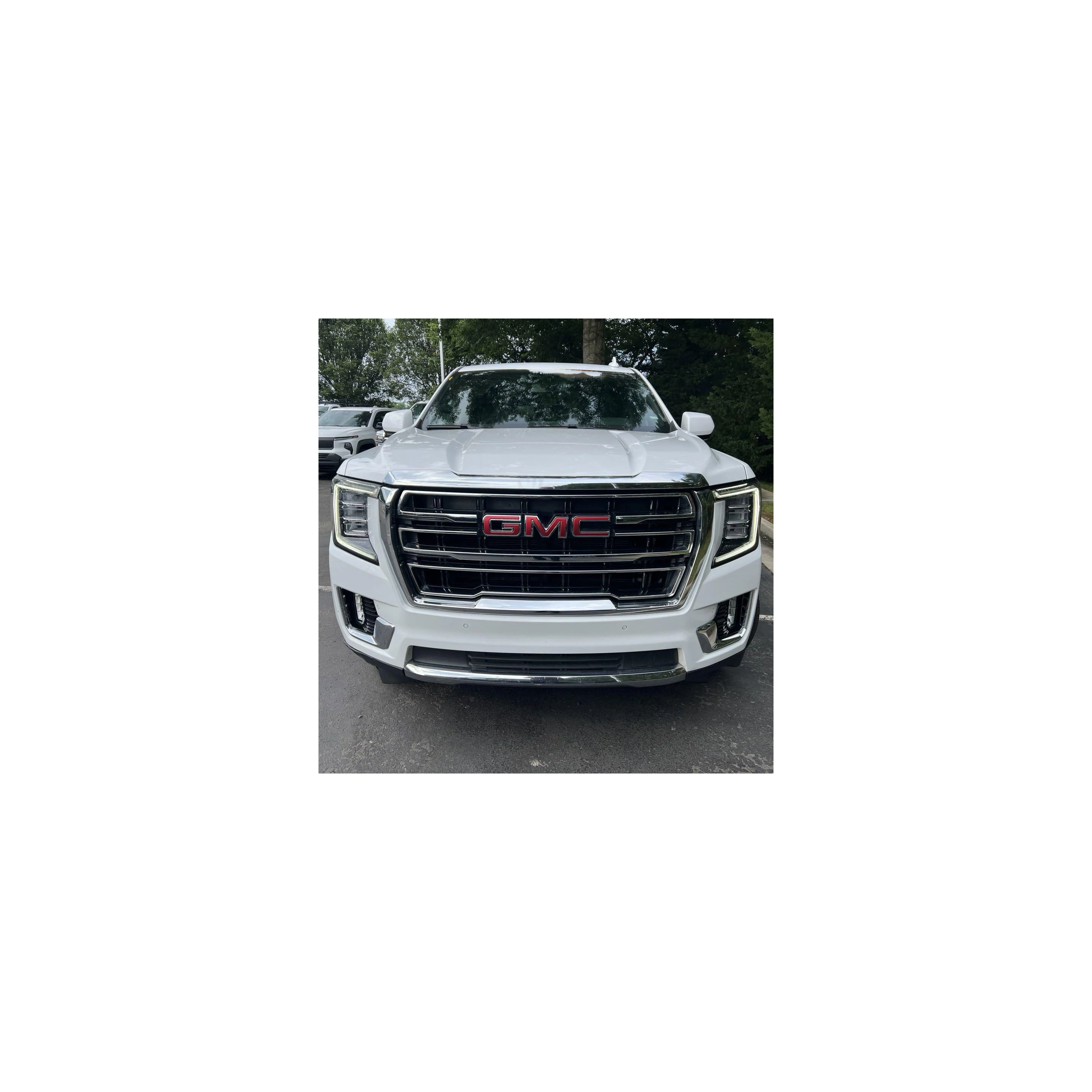 GMC Yukon XL SLT с вместительными трехрядными сиденьями и продвинутой информационно-развлекательной