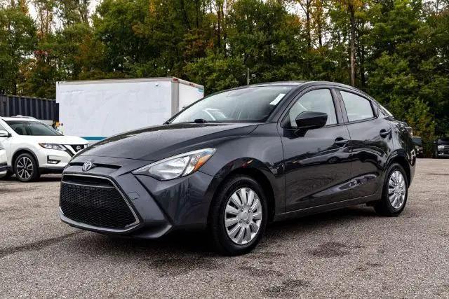 Подержанный 2016 Toyota Ya-ris LE sedan