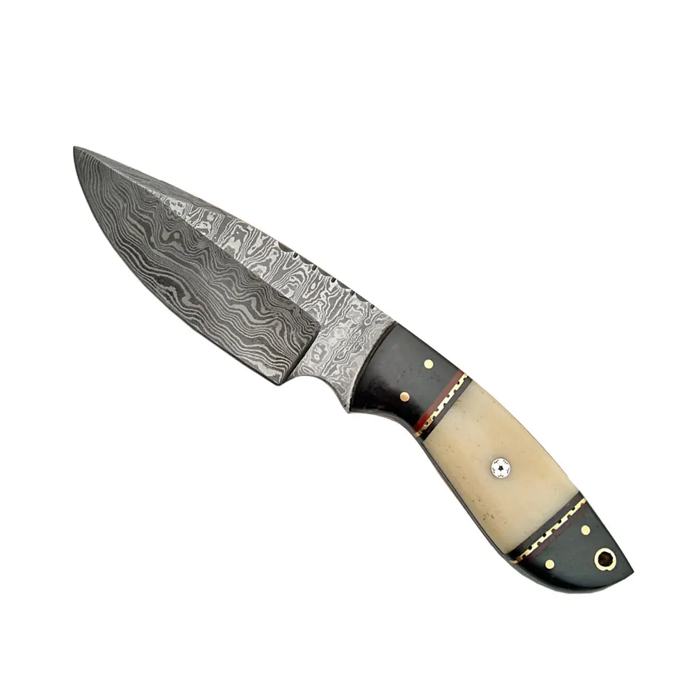 Охотничий нож с деревянной ручкой