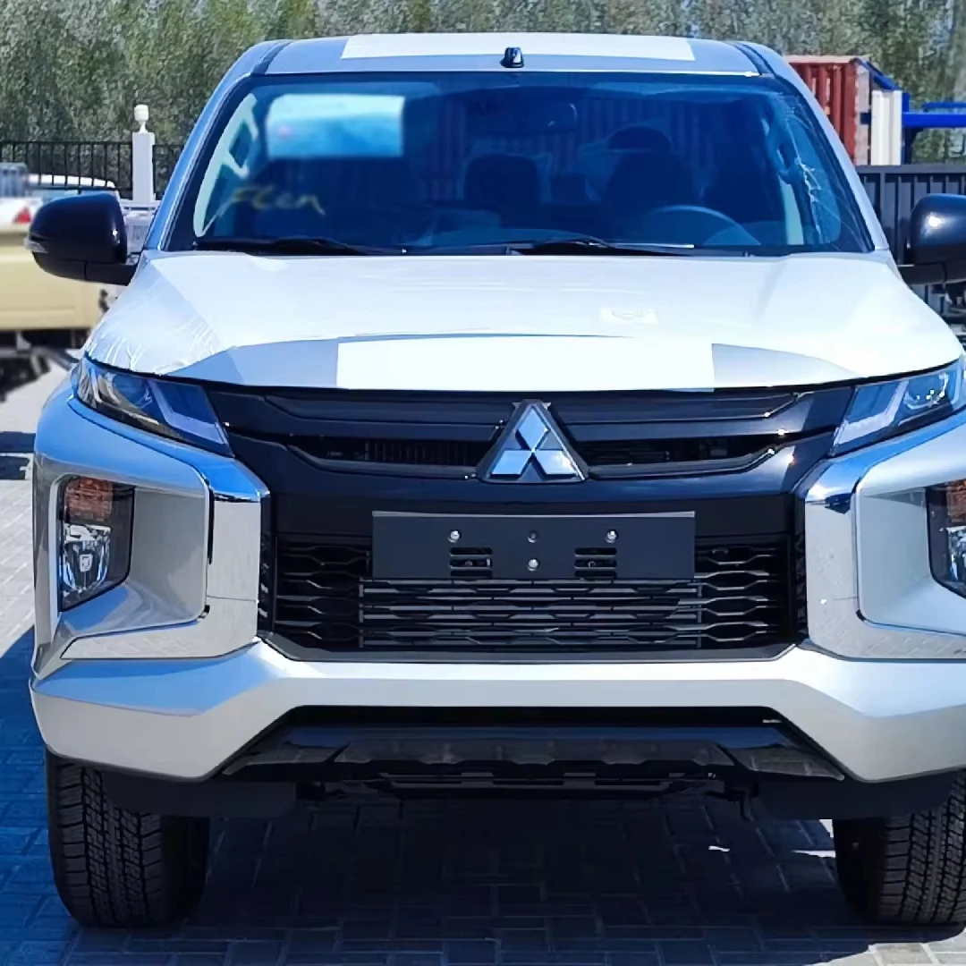 Подержанный Mitsubishis L200 двойной кабины пикап Sporteros GLS Премиум 2,4 л дизельный 4WD автоматический, 2020/2023 модель 100% идеально