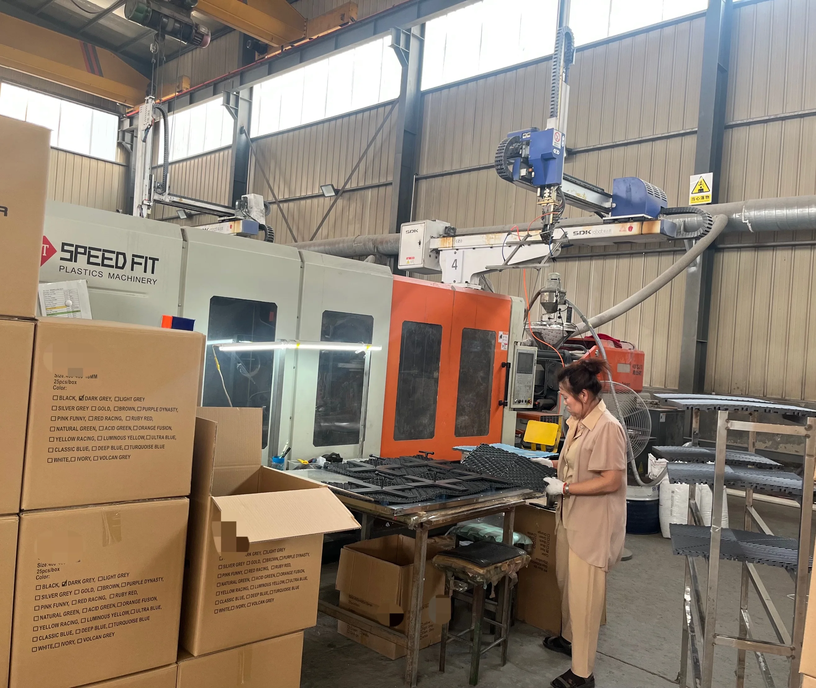 Qingdao Readygo interlocking pvc garage flooring tiles warehouse  dalle slab rib garage tiles pvc garage floor mat