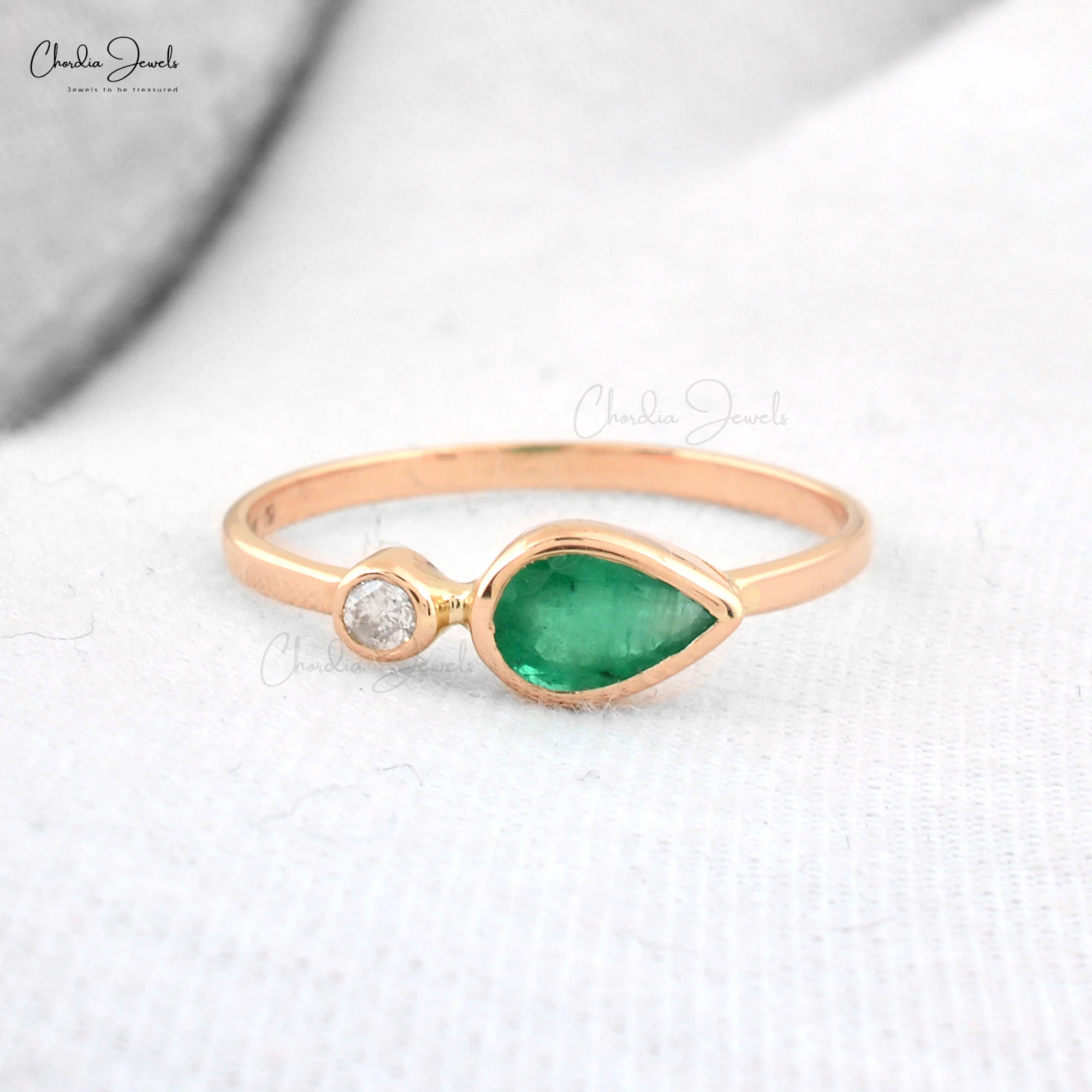 Top Wholesale Supplier 6x4mm Green Emerald Gemstone Bezel Set Ring With G-H Quality Diamond 14k Rose Gold Wholesale Fine Jewelry