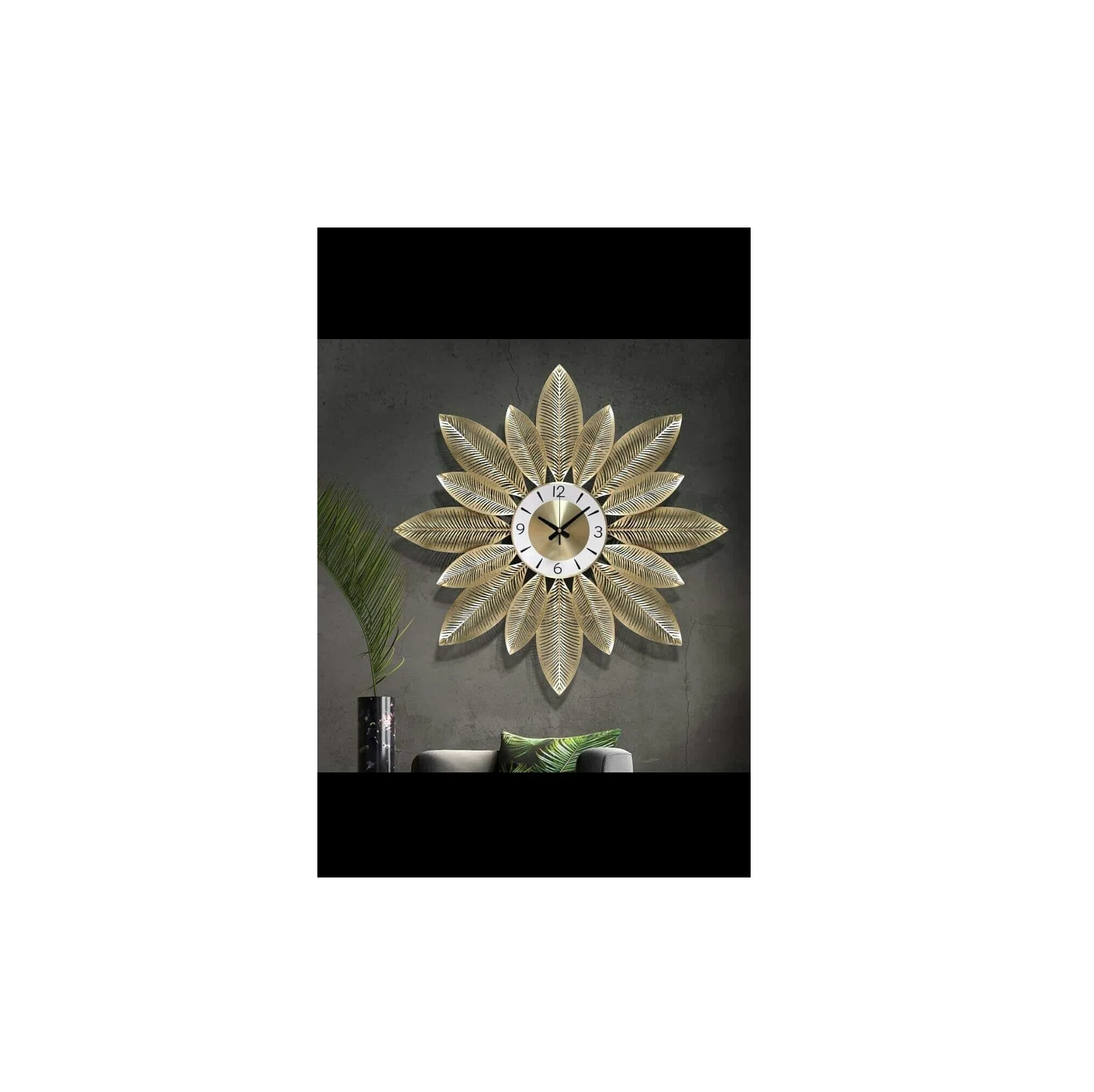 Vintage Wall Hanging Clock Hand Crafted Luxury Modern Simple Hotel Family Decoration Antique Clock Garden Decoration Pure Brass