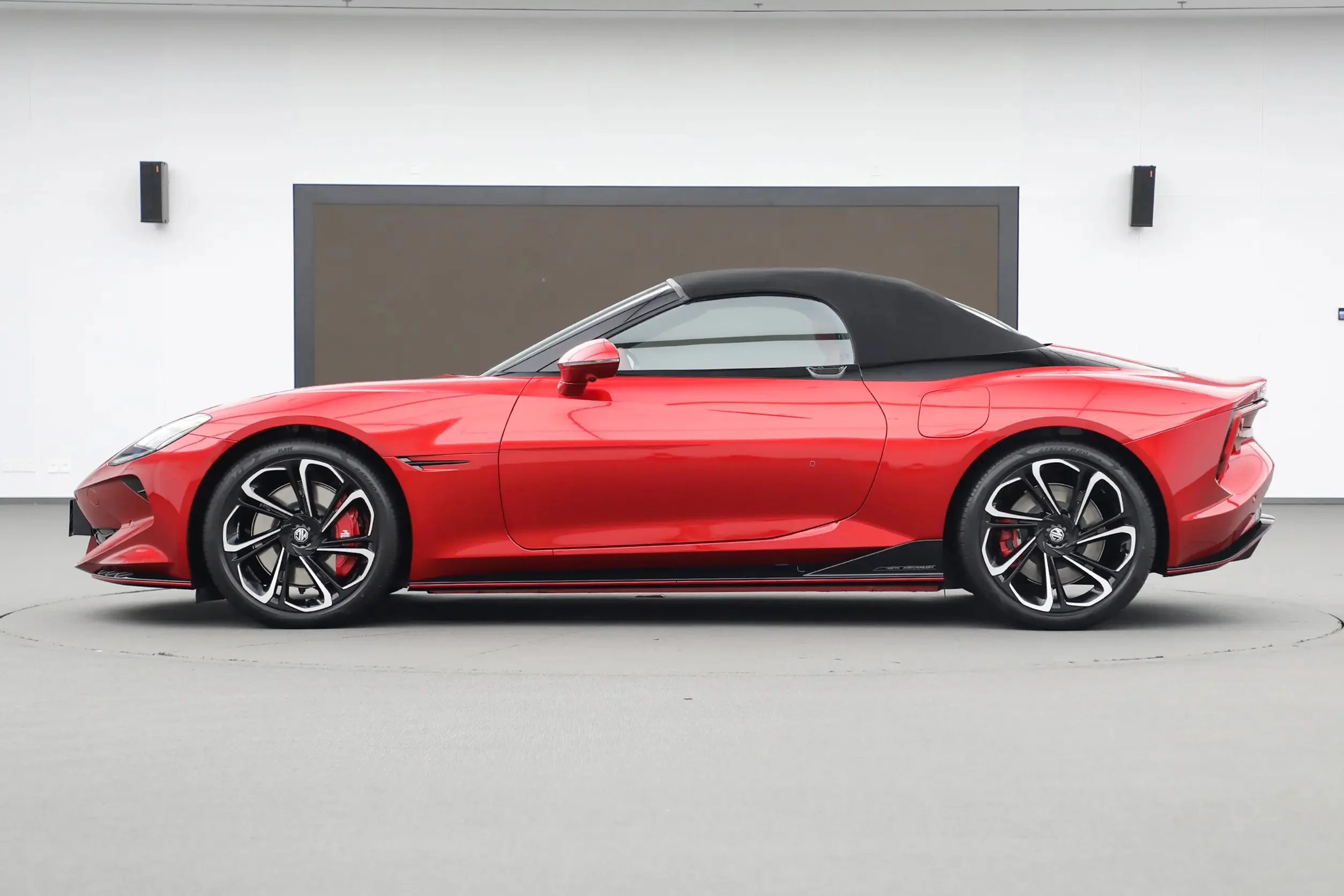 Electric supercar  2 Seaters Sports Car MG Cyberster 4WD Electric Vehicle New Energy Sedan Ev Cars Morris Garages roadster coupe