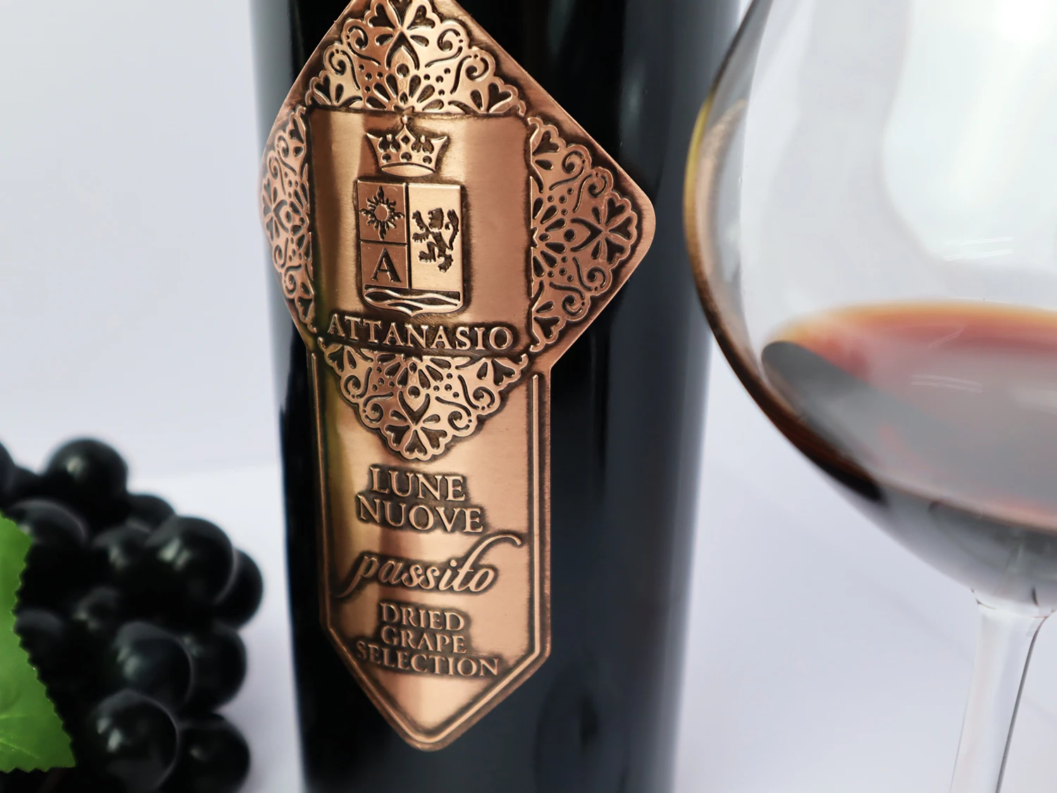 Type origin shelf life meditation style for dry party wine drinking Attanasio Lune nuove Passtio IGP Salento 2019 from Italy