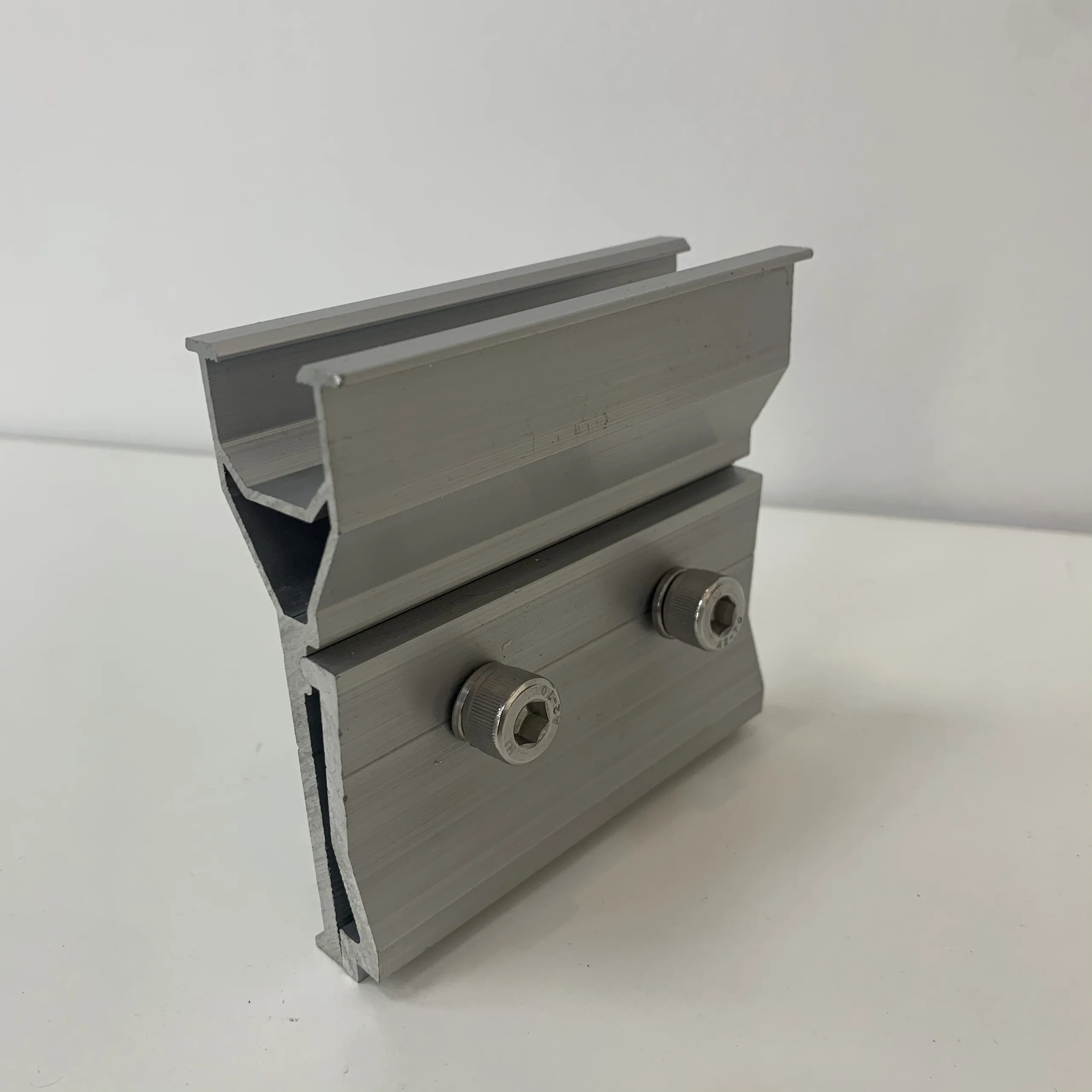 High Quality Mini Rail Cliplock Clamp Solar Mounting Bracket Aluminium Roof Solar System Factory Price Vietnam Carport