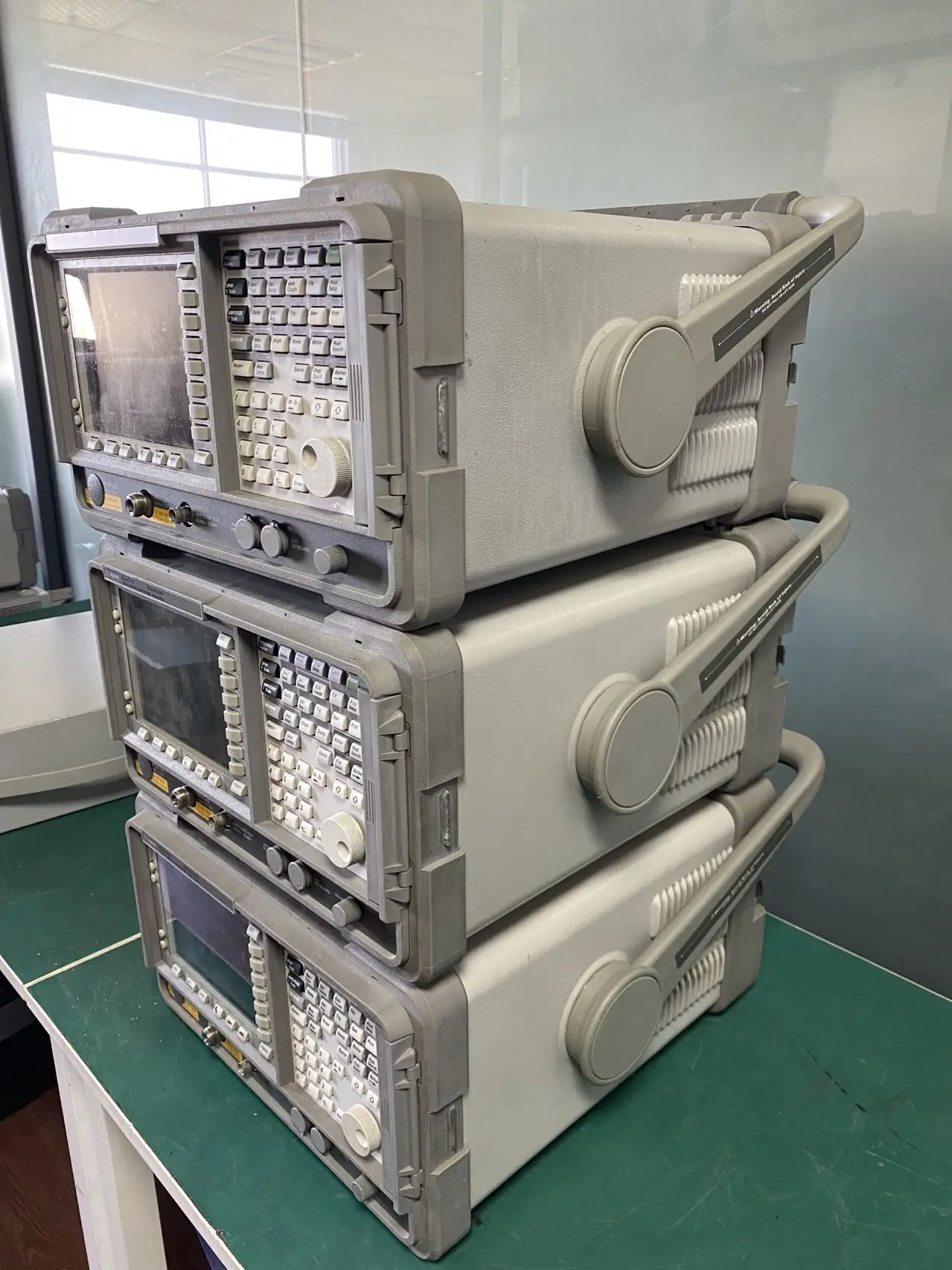 Keysight/ Agilent HP E4407B 9kHz - 26.5GHz ESA-E Spectrum Analyzer  USED