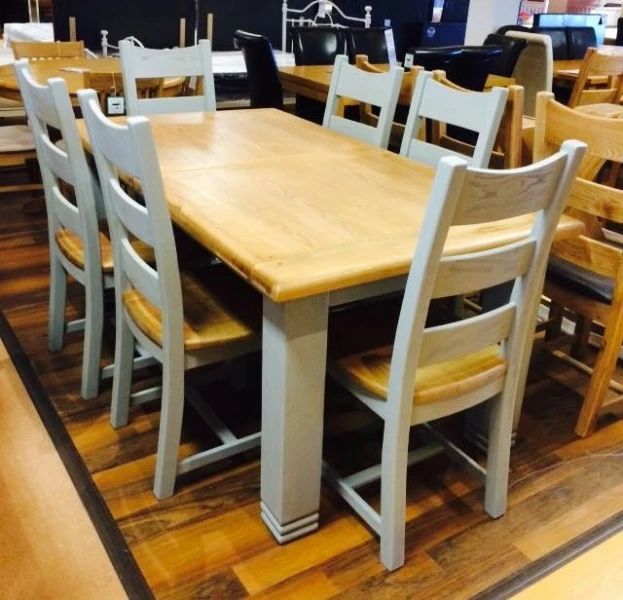 BUTTERFLY EXTENDING DINING TABLE