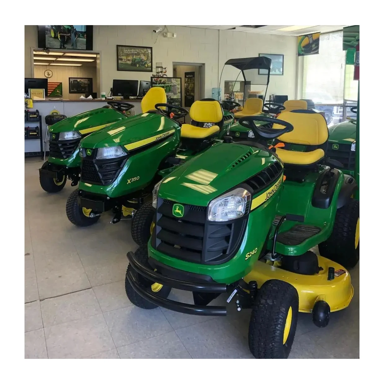 Качественные продажи, новая газонокосилка Johns Deere X380