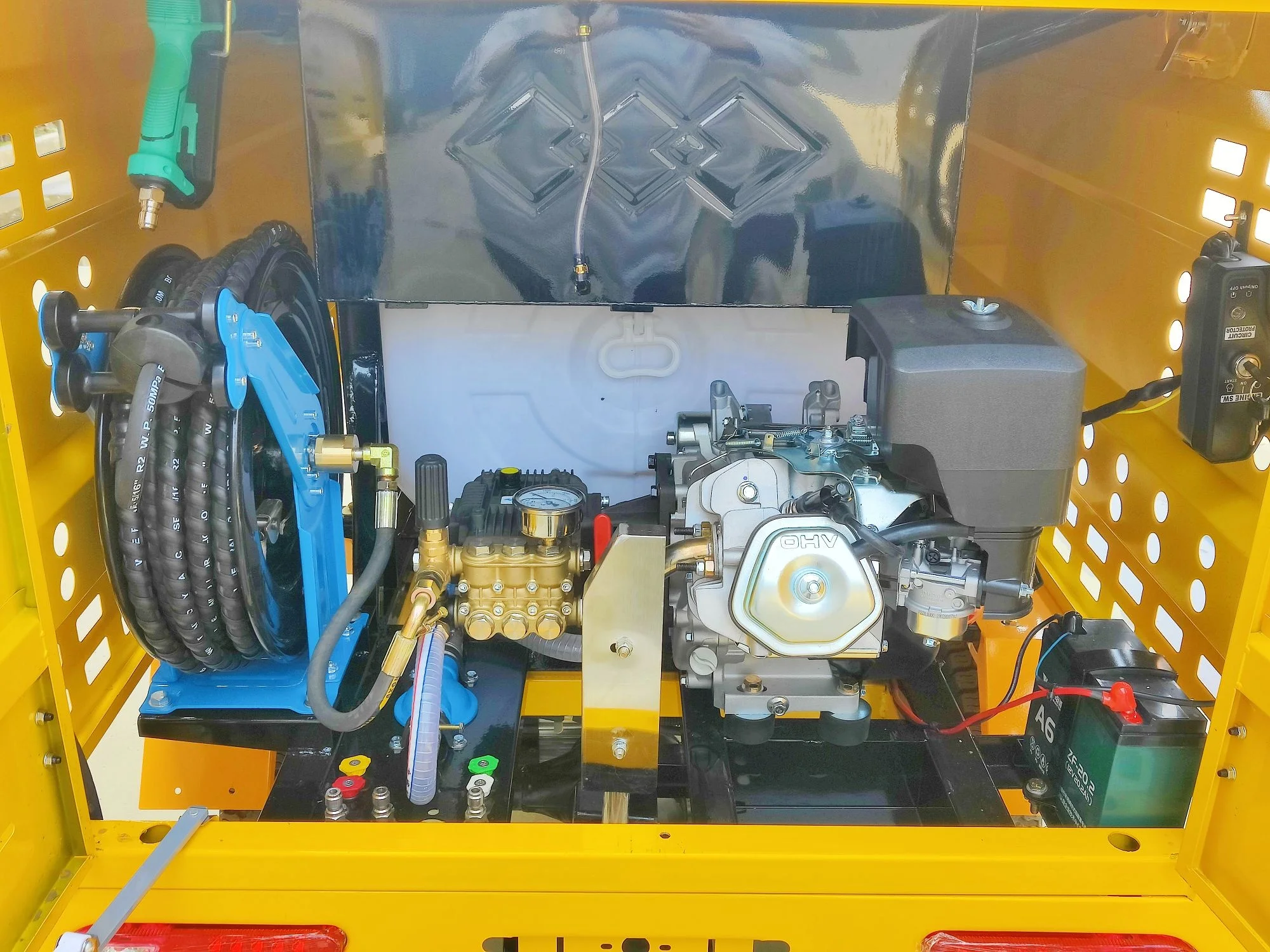 Electric tricycle water sprinkler truck tanker water car municipal works road cleaning garbage truck