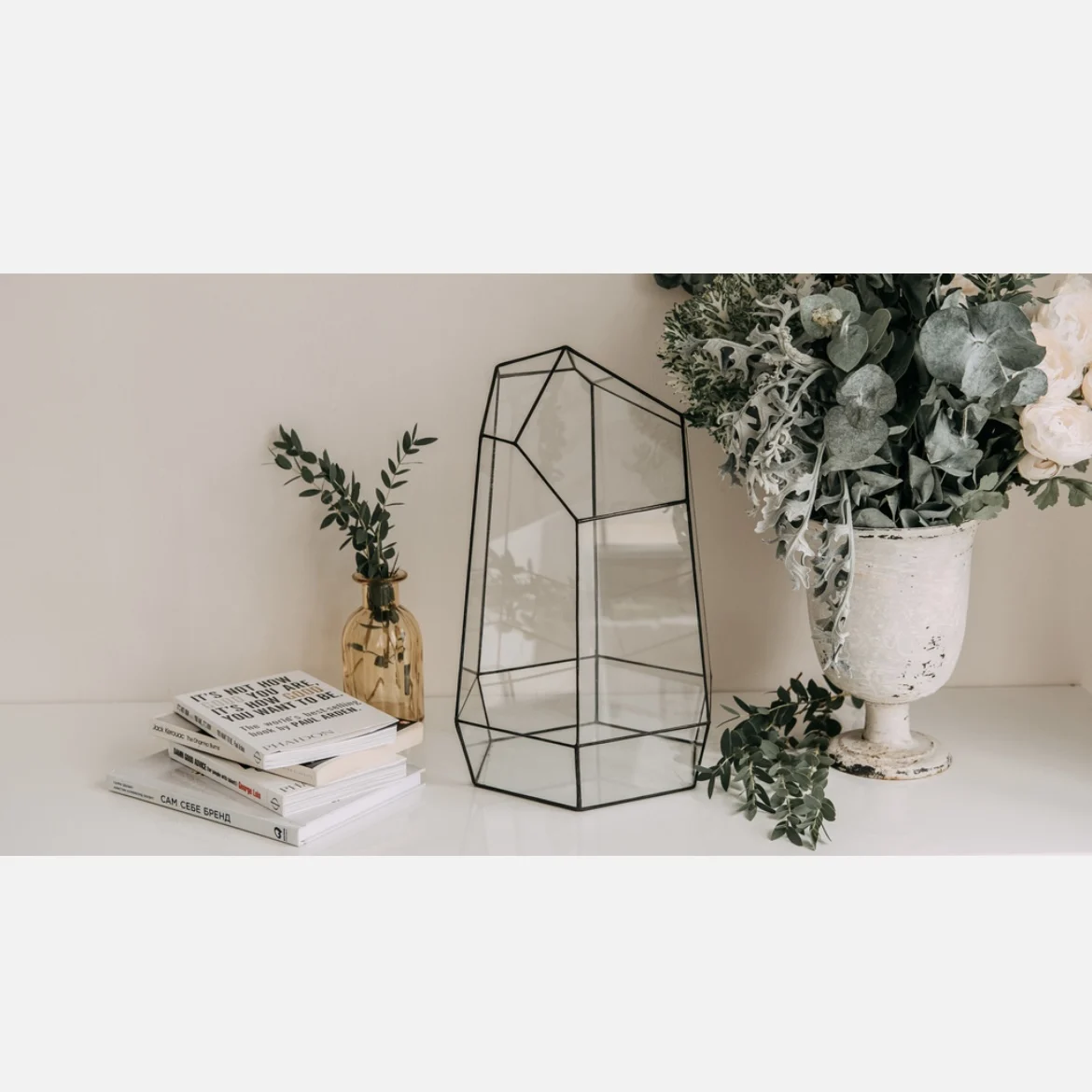 Irregular Shape Table Top Glass Terrarium with Black Metal Frame for Indoor Plant and Flower Decorations