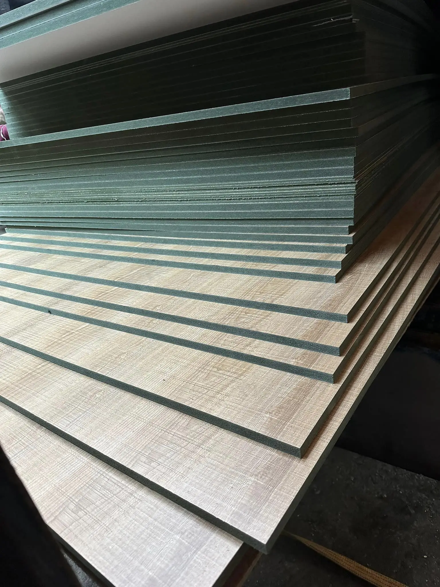 Strong surface MDF chipboard Exporter WHOLESALE from Vietnam good selling 2023