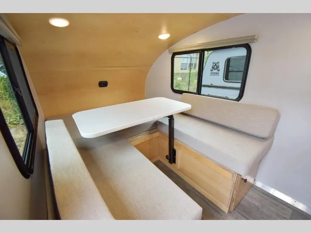 2024 Standard Luxury Caravan Camper Trailers / 4x4 Outdoor RV Camping Caravan Truck / Camper Van Off Road Expedition Truck