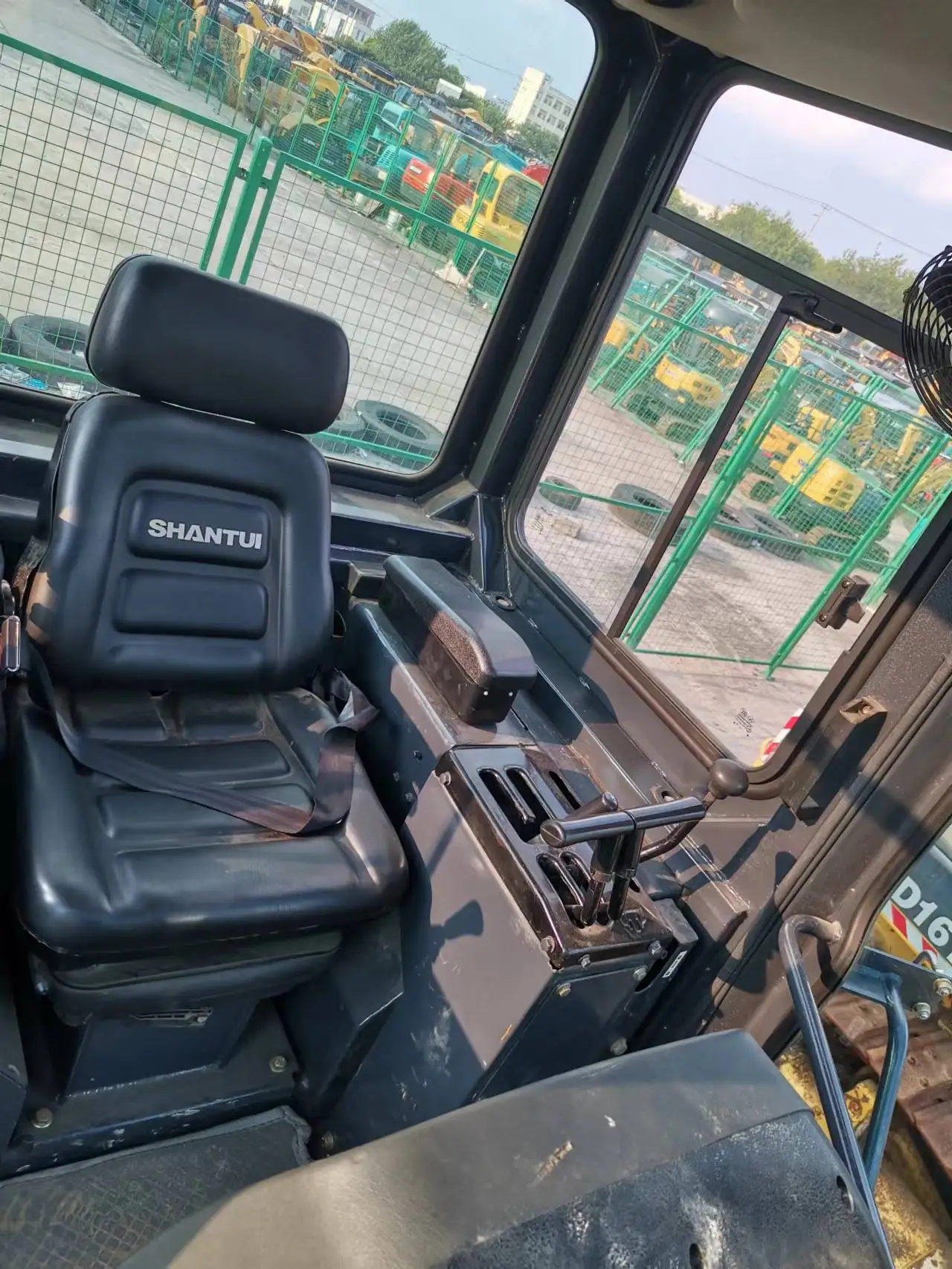 Used bulldozer Shantui SD22 standard dozer machine high performance multi-functional track-type tractor for kinds of earthwork