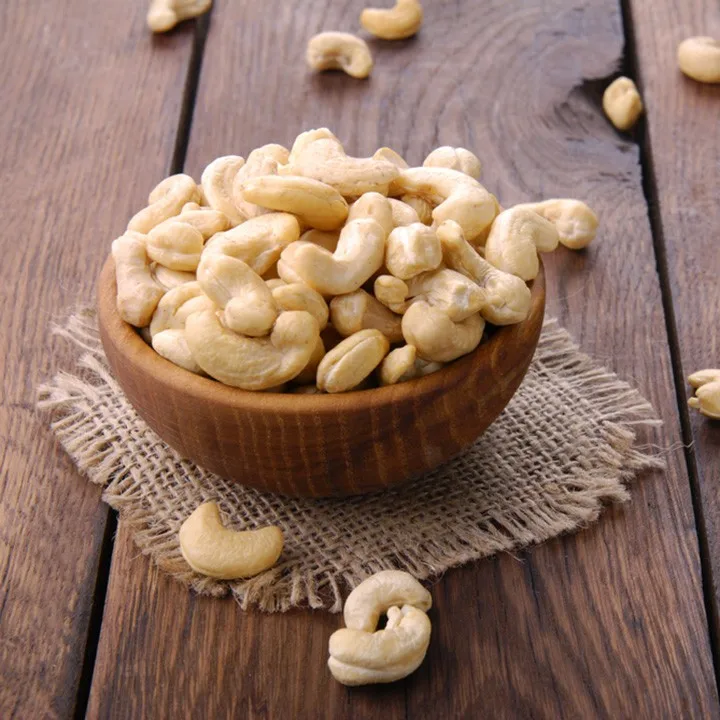 10KGS BAG OF CASHEW NUT WW180, 210, 240 320, 450 / Premium Cashew For EU & US markets