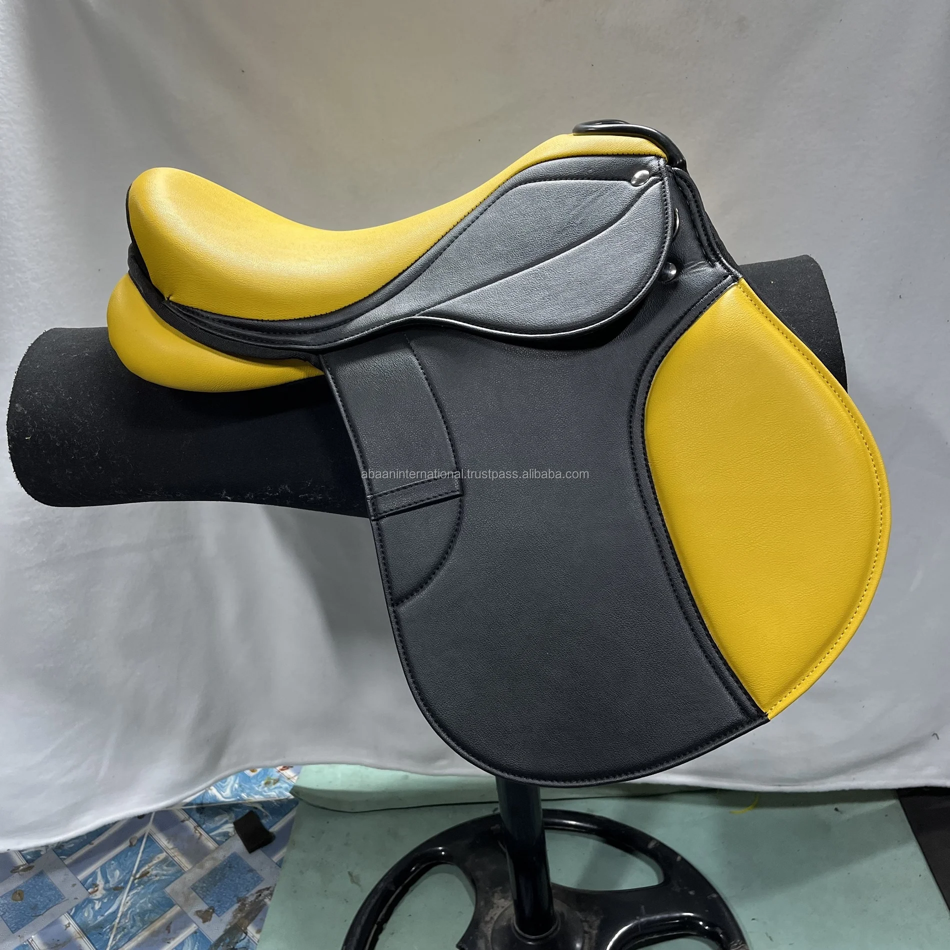 BESTSELLER SYNTHETIC LEATHER HORSE JUMPING SADDLE WITH OEM CUSTOMIZED STYLE,COLOR AND LOGO HIGH QUALITY MATERIAL LUXURY PRODUCT