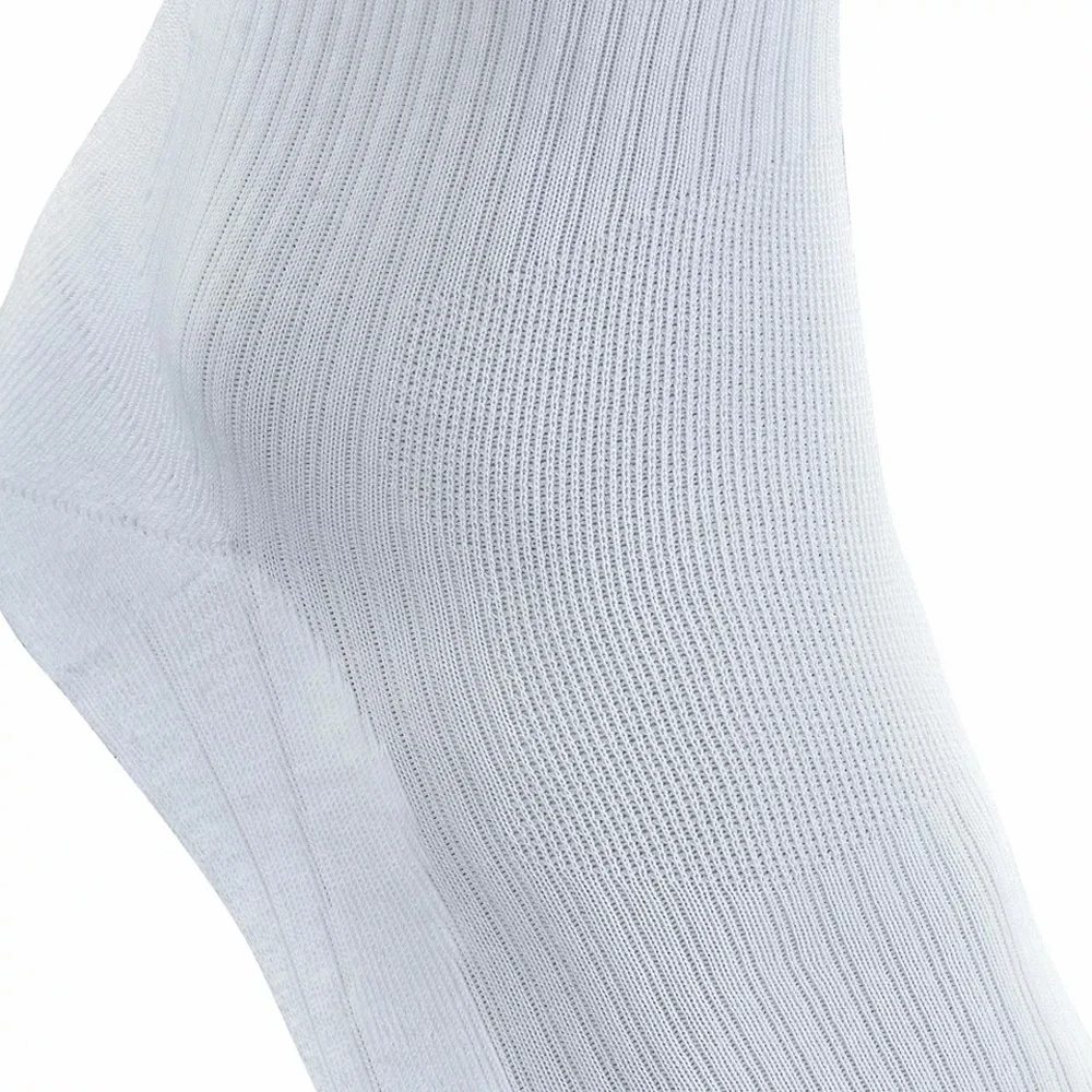 2023 New professional outdoor athletic running basketball plain white color tennis custom compression sport socks for men