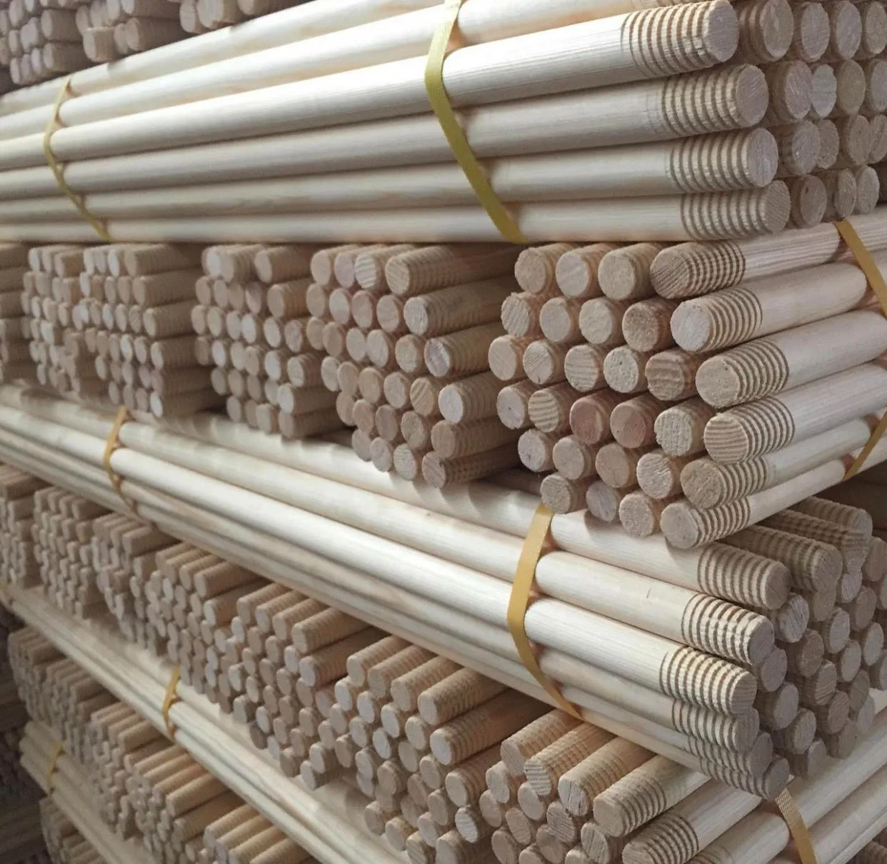 Wooden handles broomstick for brush cleaning wood stick for house and garden cleaning tools  good quality italian screw