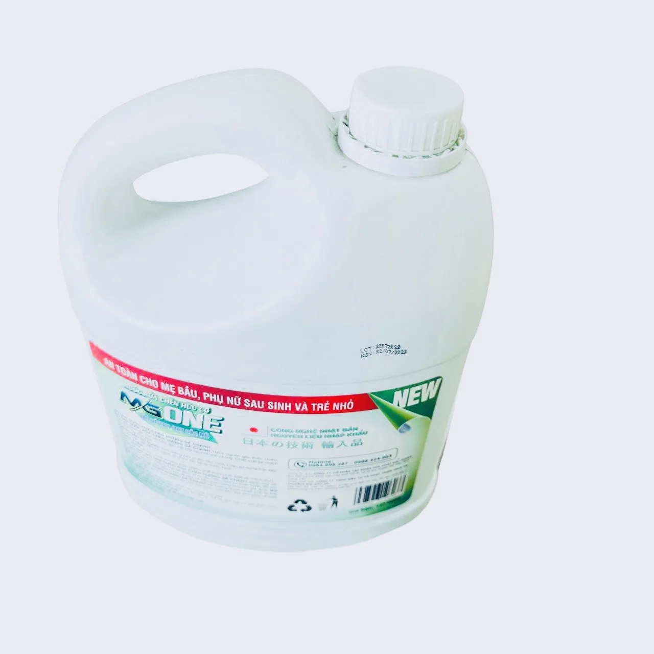 Dishwashing liquid has natural ingredients Premium bottled liquid dishwashing soap