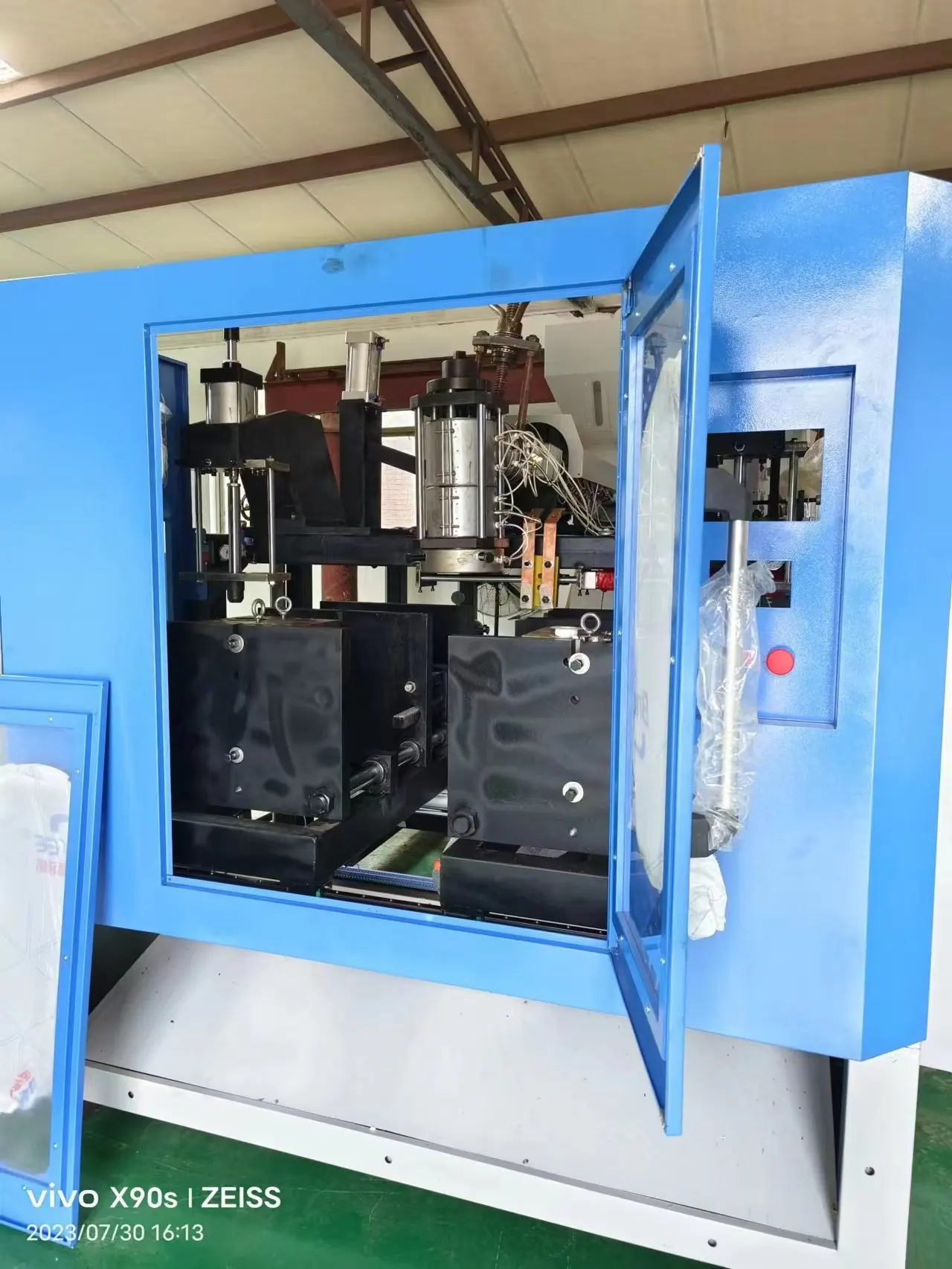 Машина для выдувного формования пластиковых бутылок из полиэтилена HDPE Jerrycan