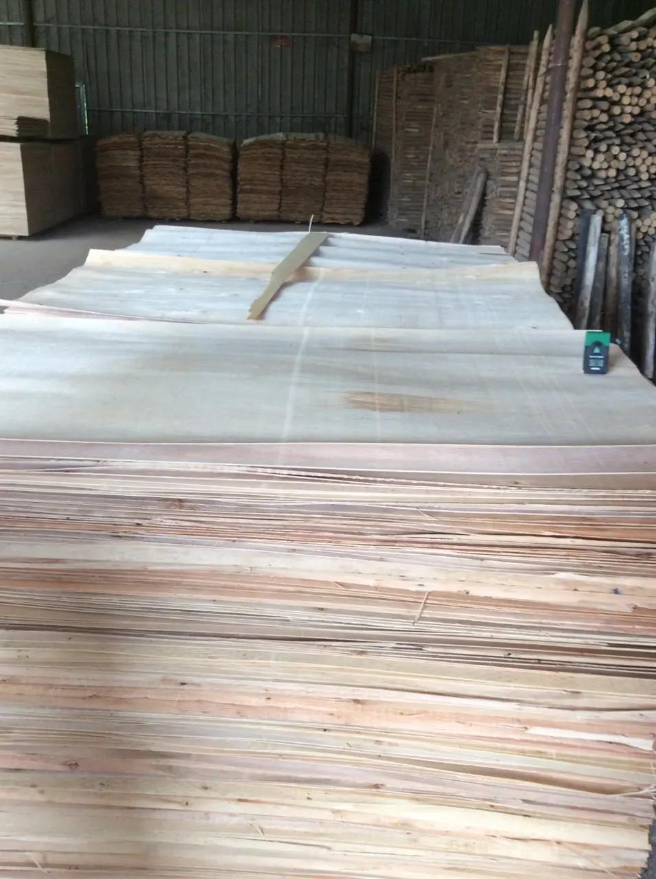 Wholesaler Acacia Eucalyptus Pine Core Veneer Material for Plywood Vietnam Manufacturer