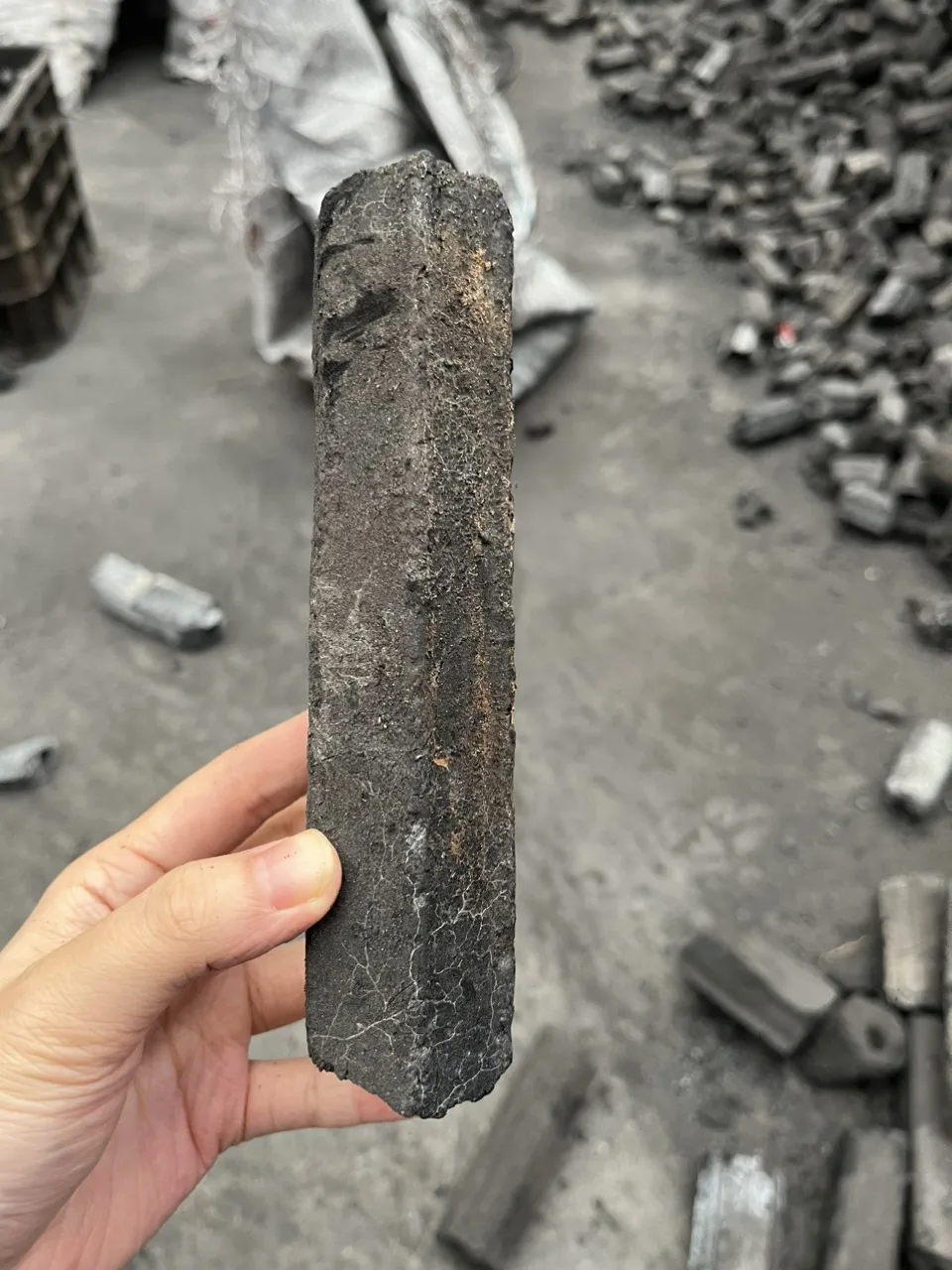 Vietnam Plant Origin Sawdust BBQ Charcoal 100% Smokeless Sawdust Briquette Long Burning Hardwood charcoal BBQ