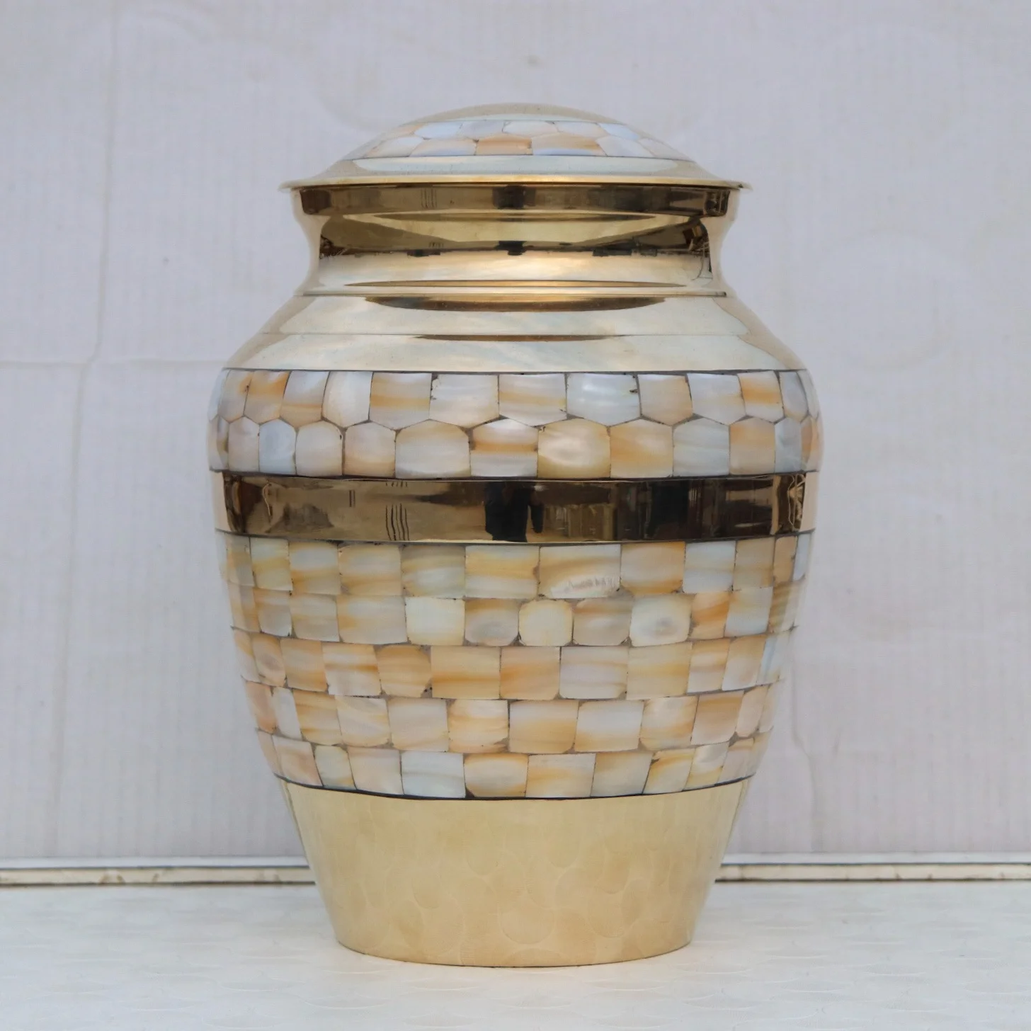 Латунный контейнер для похоронной пепельницы мужчин и женщин матери жемчуга производитель поставщик