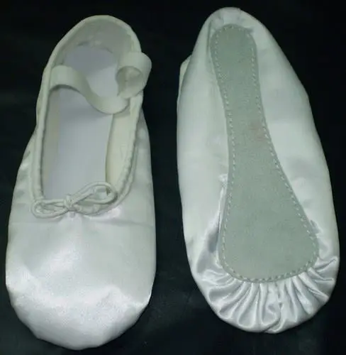 High Quality Manufacturing White Satin Ballet Dance Shoes With Inner Cotton Lining and Outer Full Sole For Women and Girls