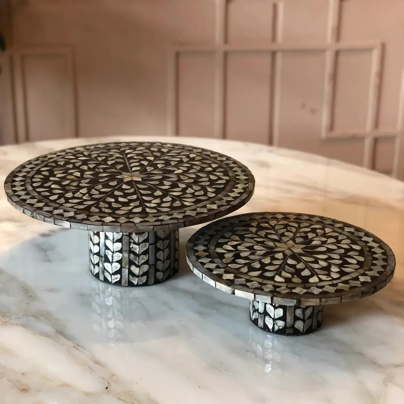 High Quality Luxury Arabian Chocolate Mother of Pearl Tray Custom Size round Acrylic Cake Stand Serving Tray Home Made Vietnam