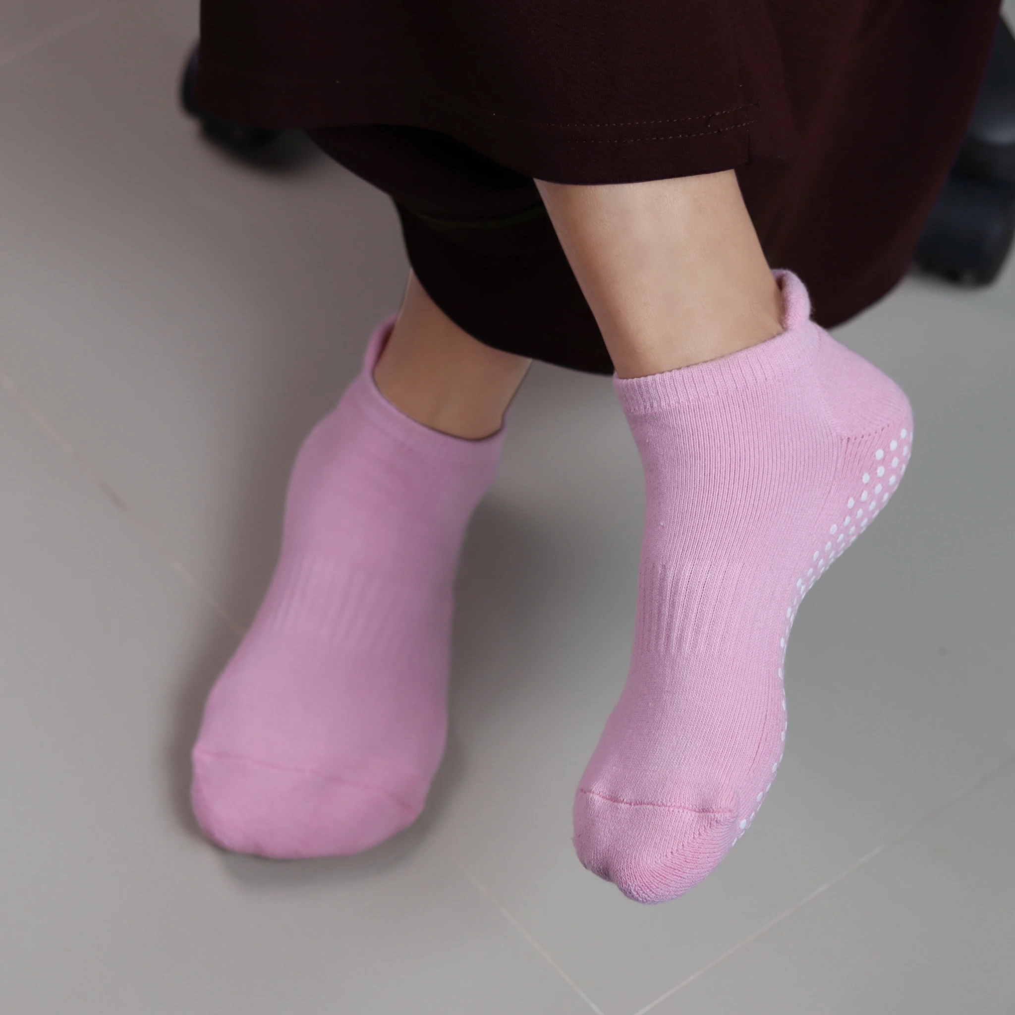 RATIVE Anti Slip Non Skid Barre Yoga Pilates Hospital Socks with grips for Adults Men Women