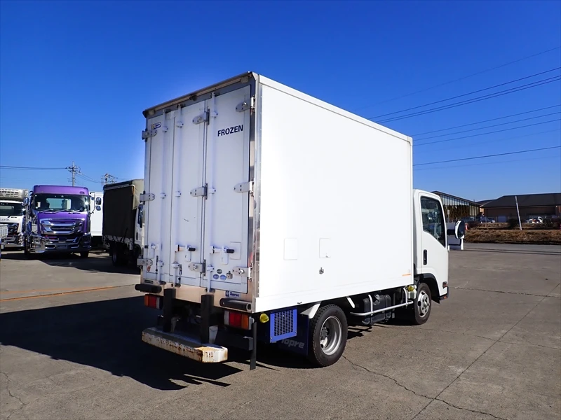 Used Good Conditioned ISUZU ELF Freezer Trucks For Sale