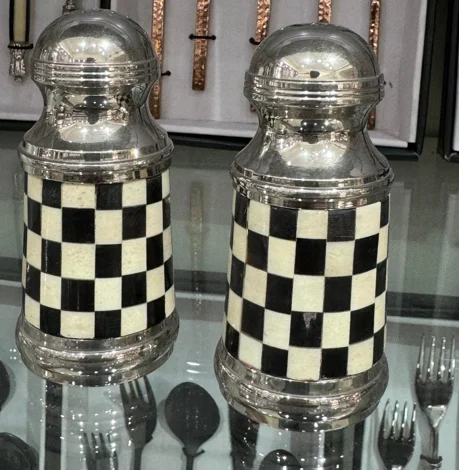 Shiny Polished Metal Pepper Mills Superior Quality Metal Stainless Steel Tabletop Pepper Shakers kitchenware