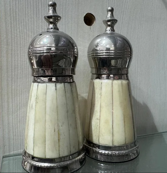 Shiny Polished Metal Pepper Mills Superior Quality Metal Stainless Steel Tabletop Pepper Shakers kitchenware