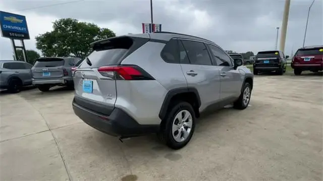 2021 Toyota RAV 4 LE